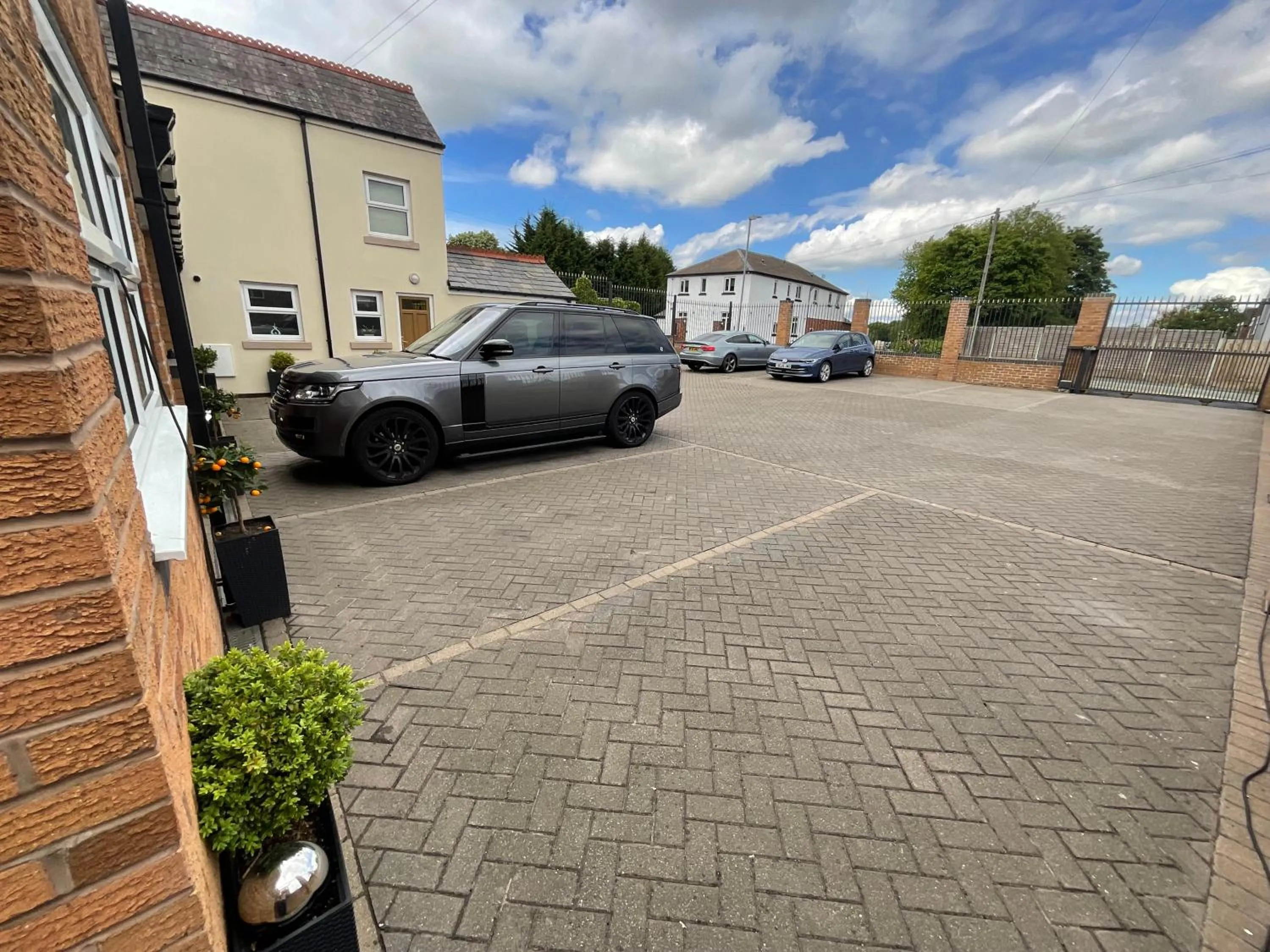 Day in Earle House Serviced Apartments