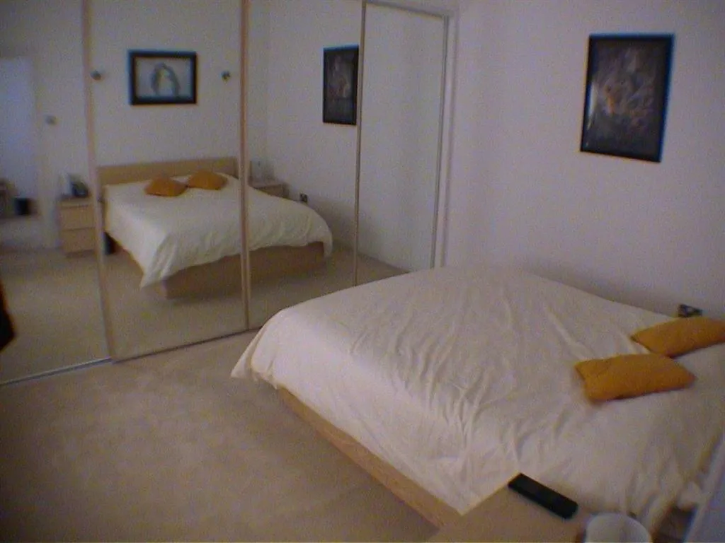 Bedroom, Bed in Earle House Serviced Apartments