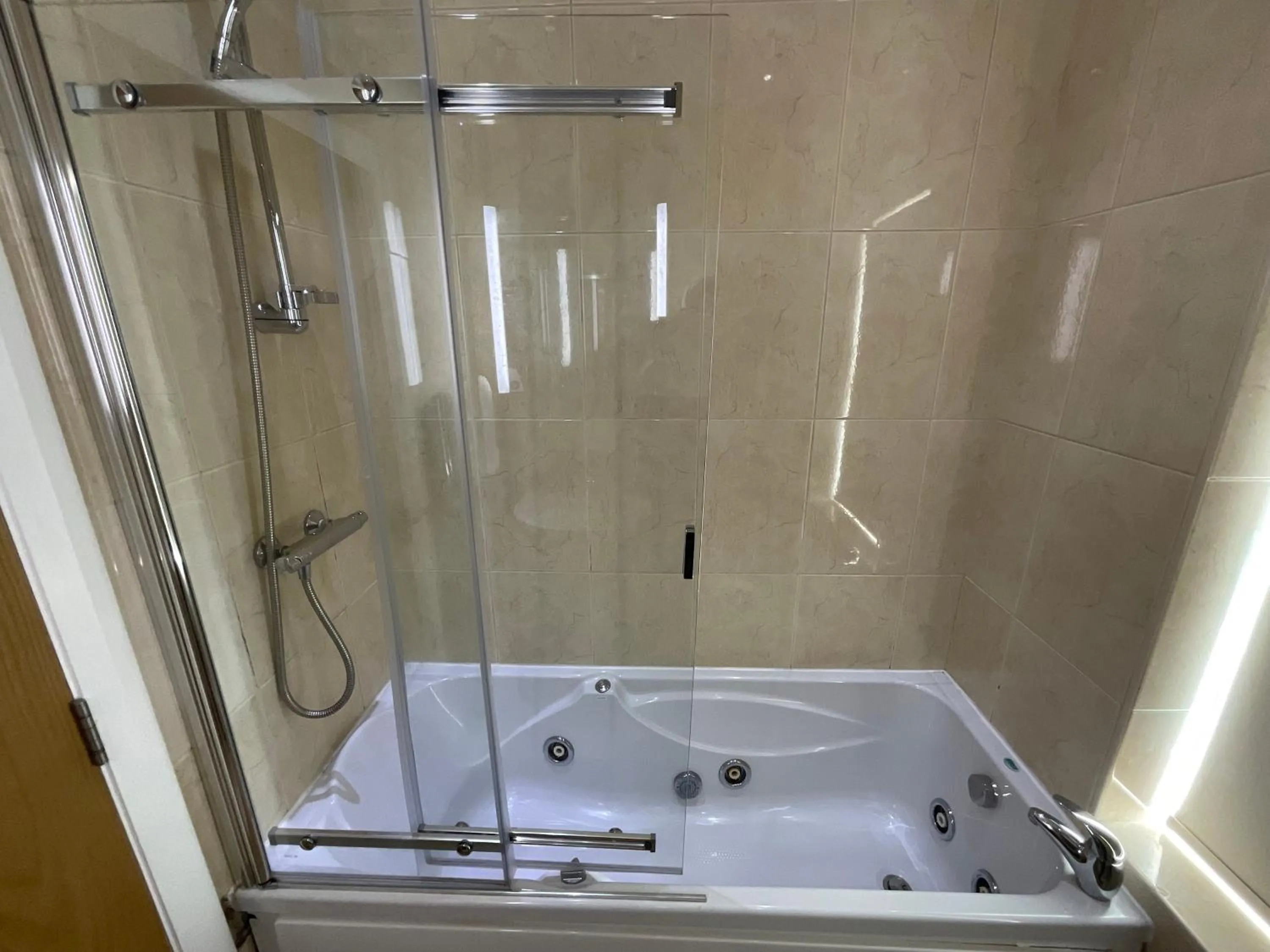 Bathroom in Earle House Serviced Apartments