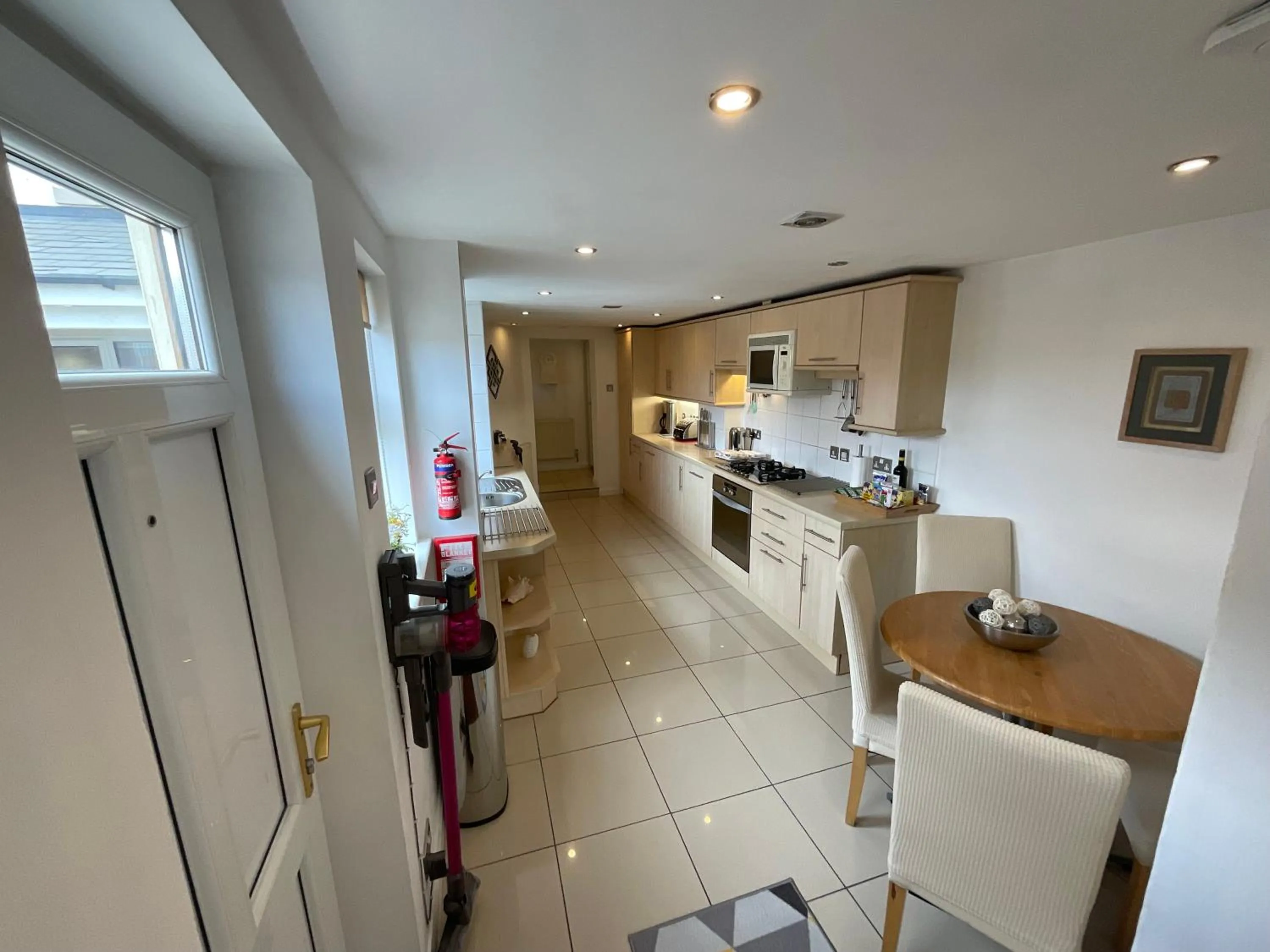 Dining area in Earle House Serviced Apartments