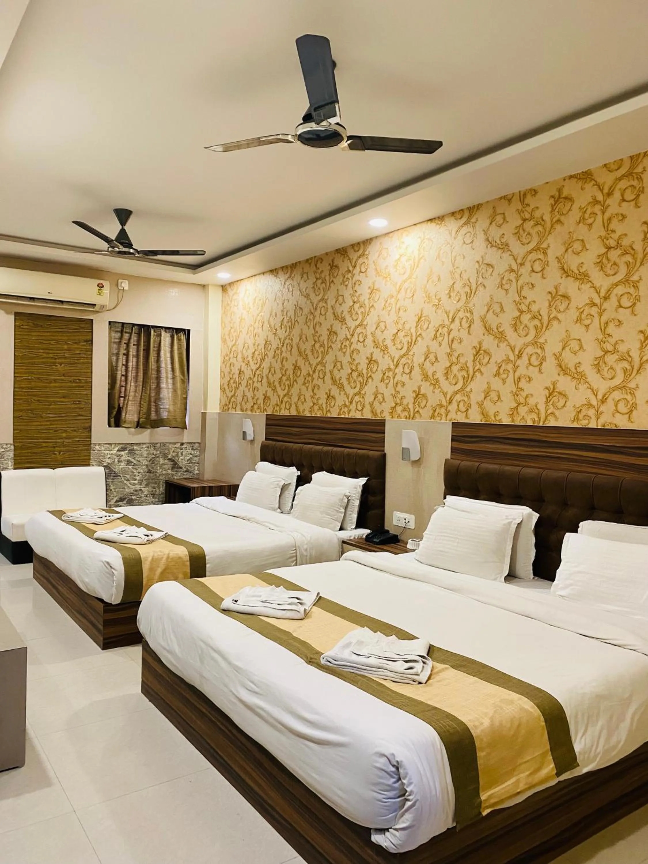 Bedroom, Bed in Hotel Saayein Residency