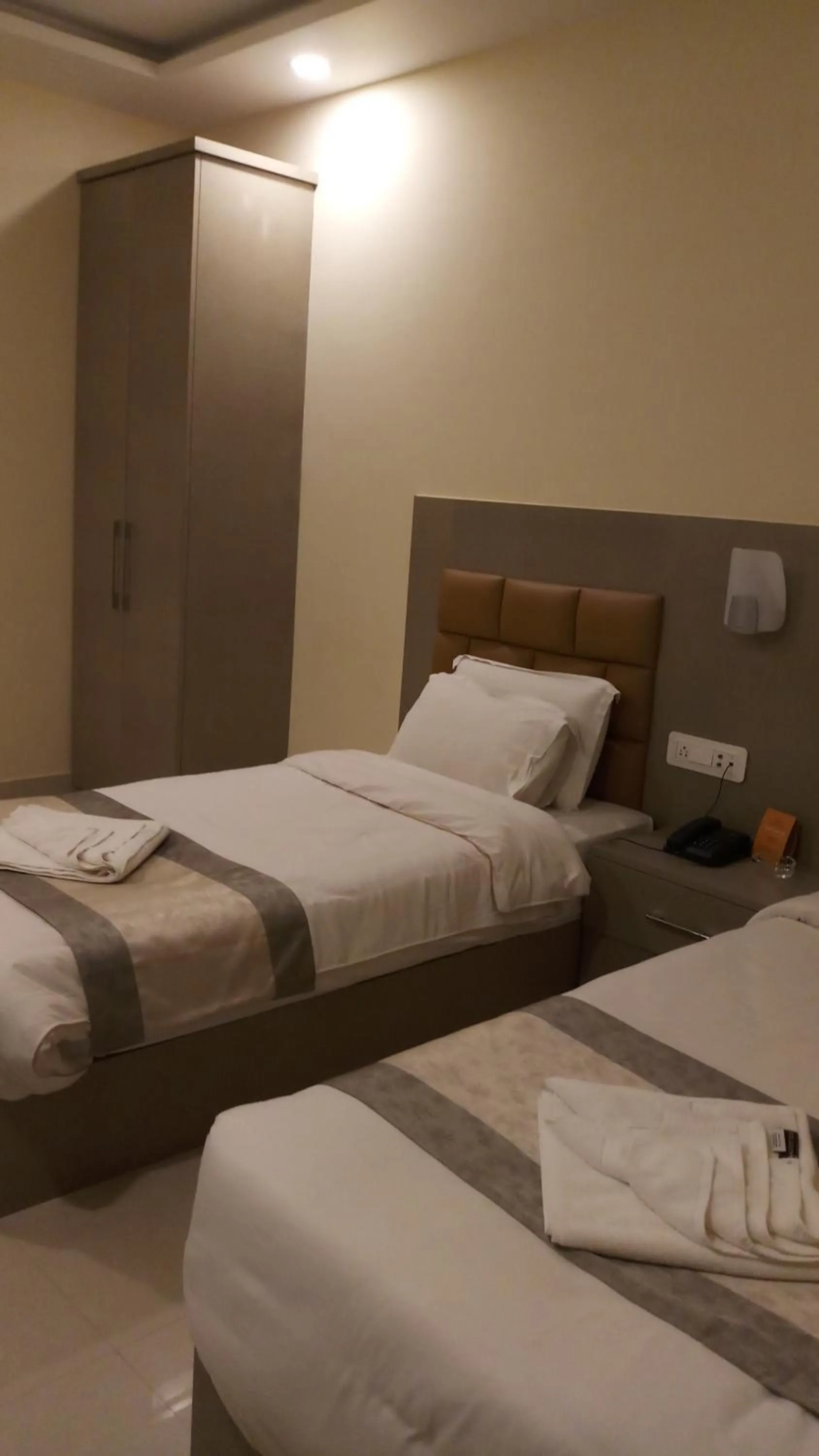 Bed in Hotel Saayein Residency