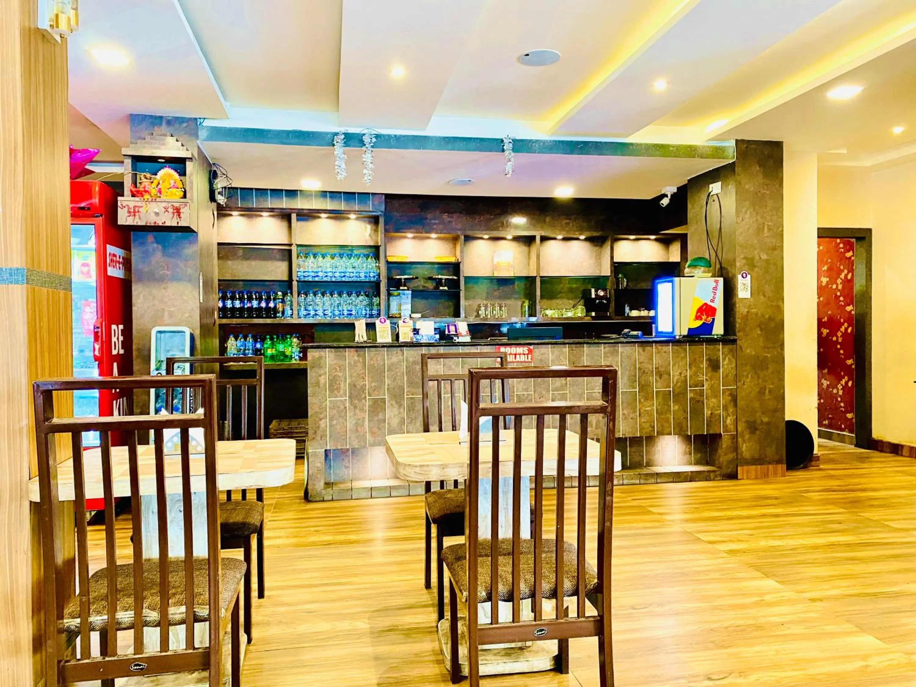 Restaurant/places to eat in Hotel Saayein Residency