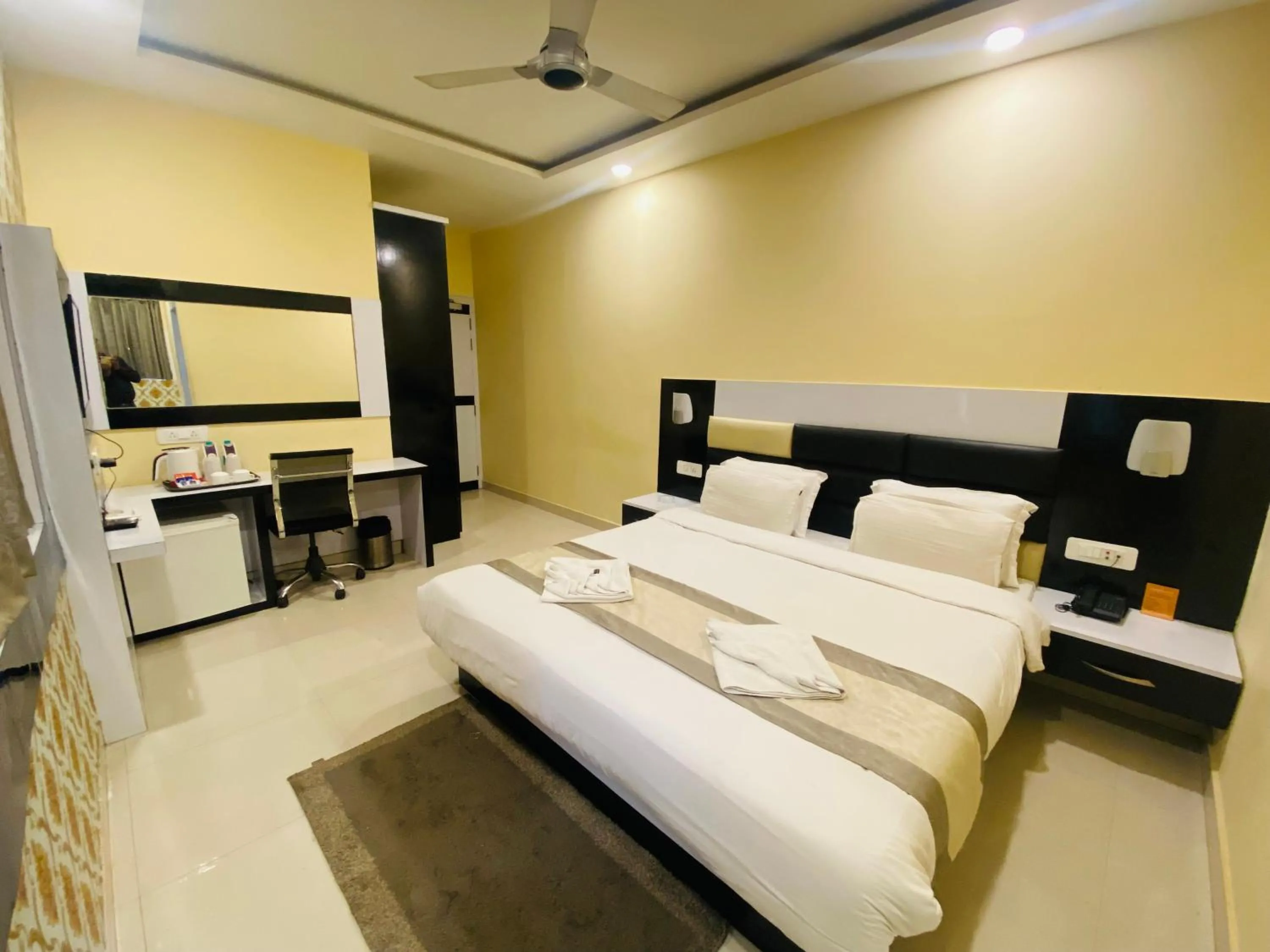 Bedroom, Bed in Hotel Saayein Residency