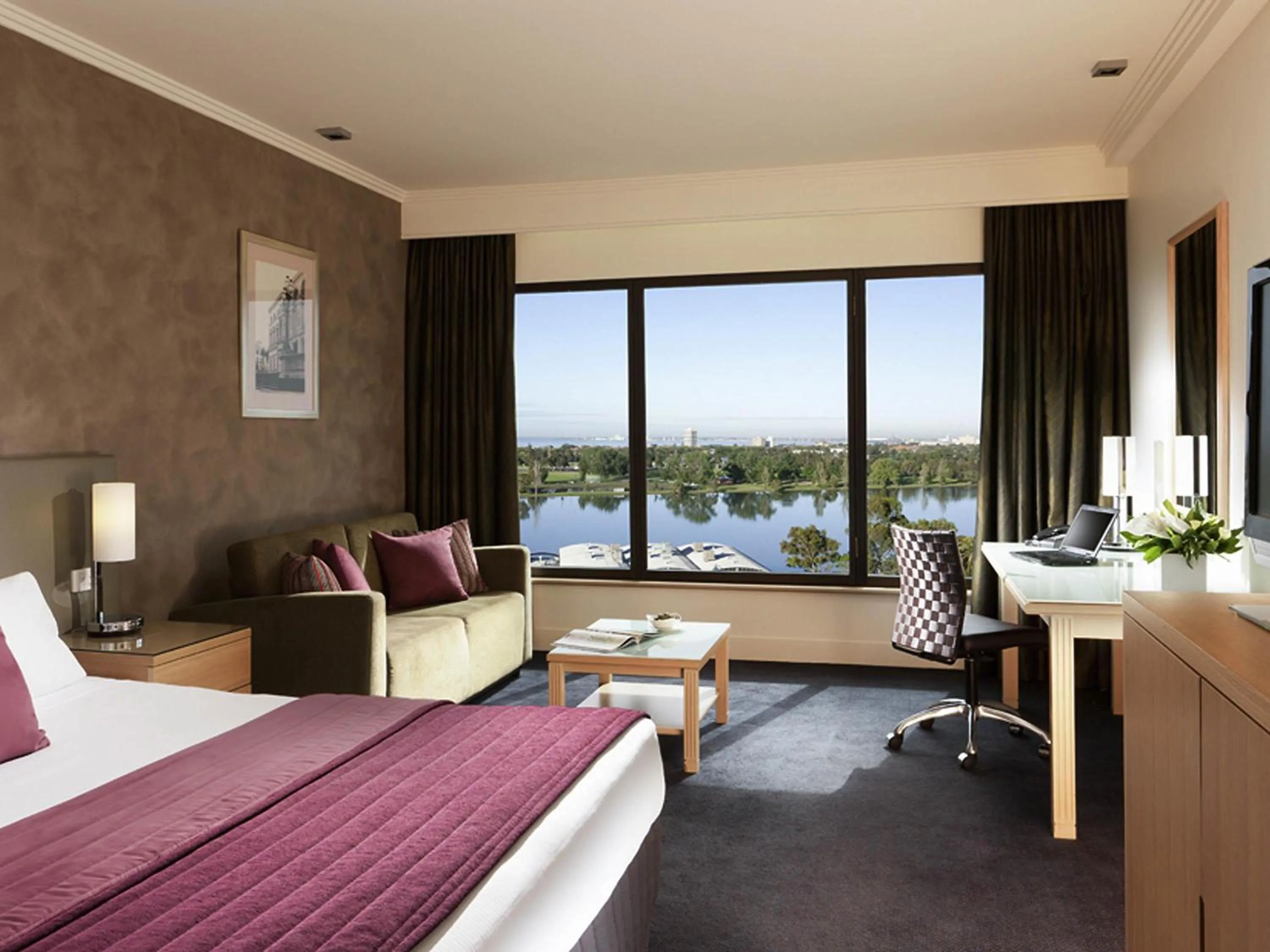 Bedroom, Bed in Mercure Melbourne Albert Park