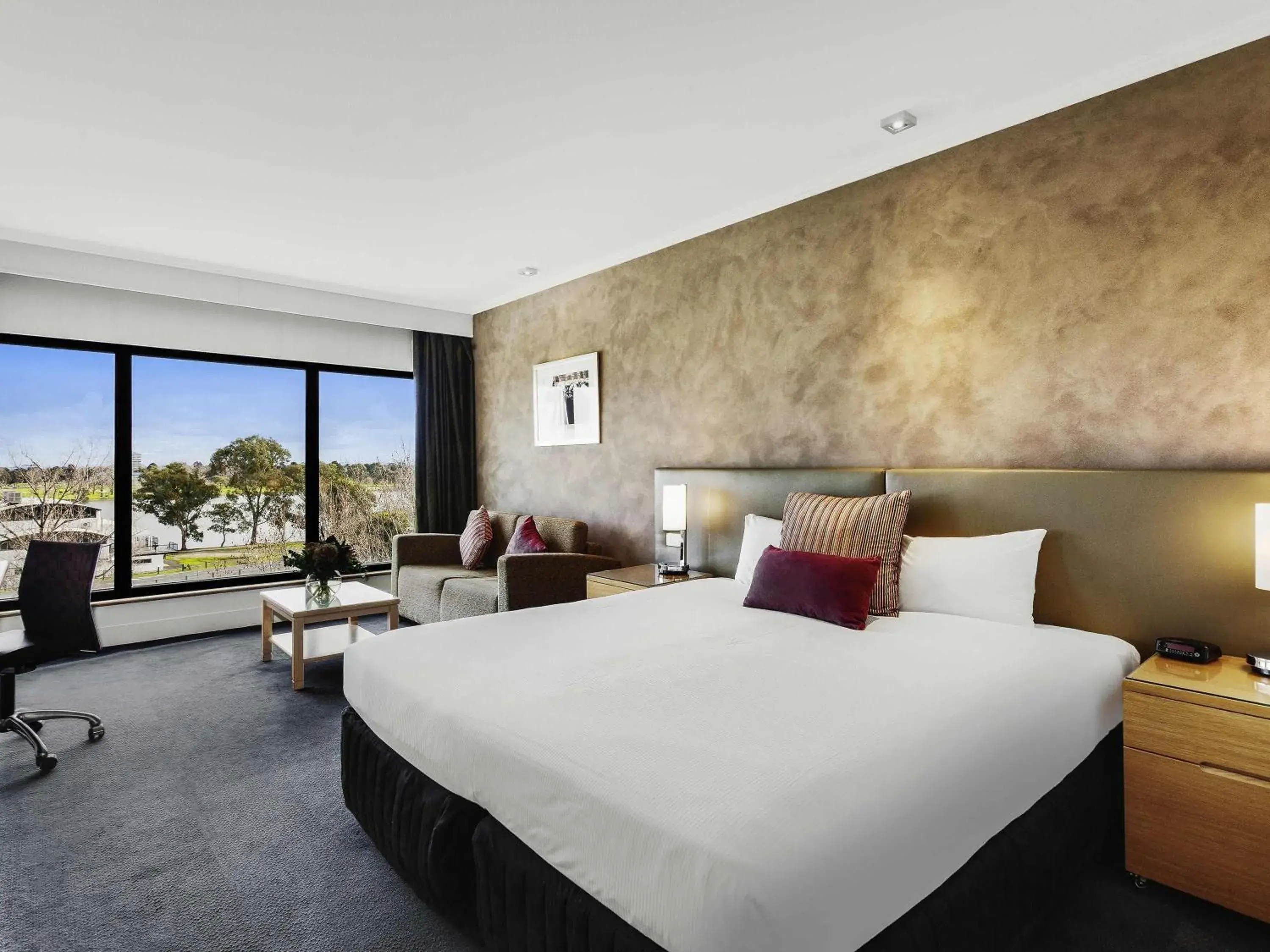 Bedroom, Bed in Mercure Melbourne Albert Park Bedroom, Bed in Mercure Melbourne Albert Park