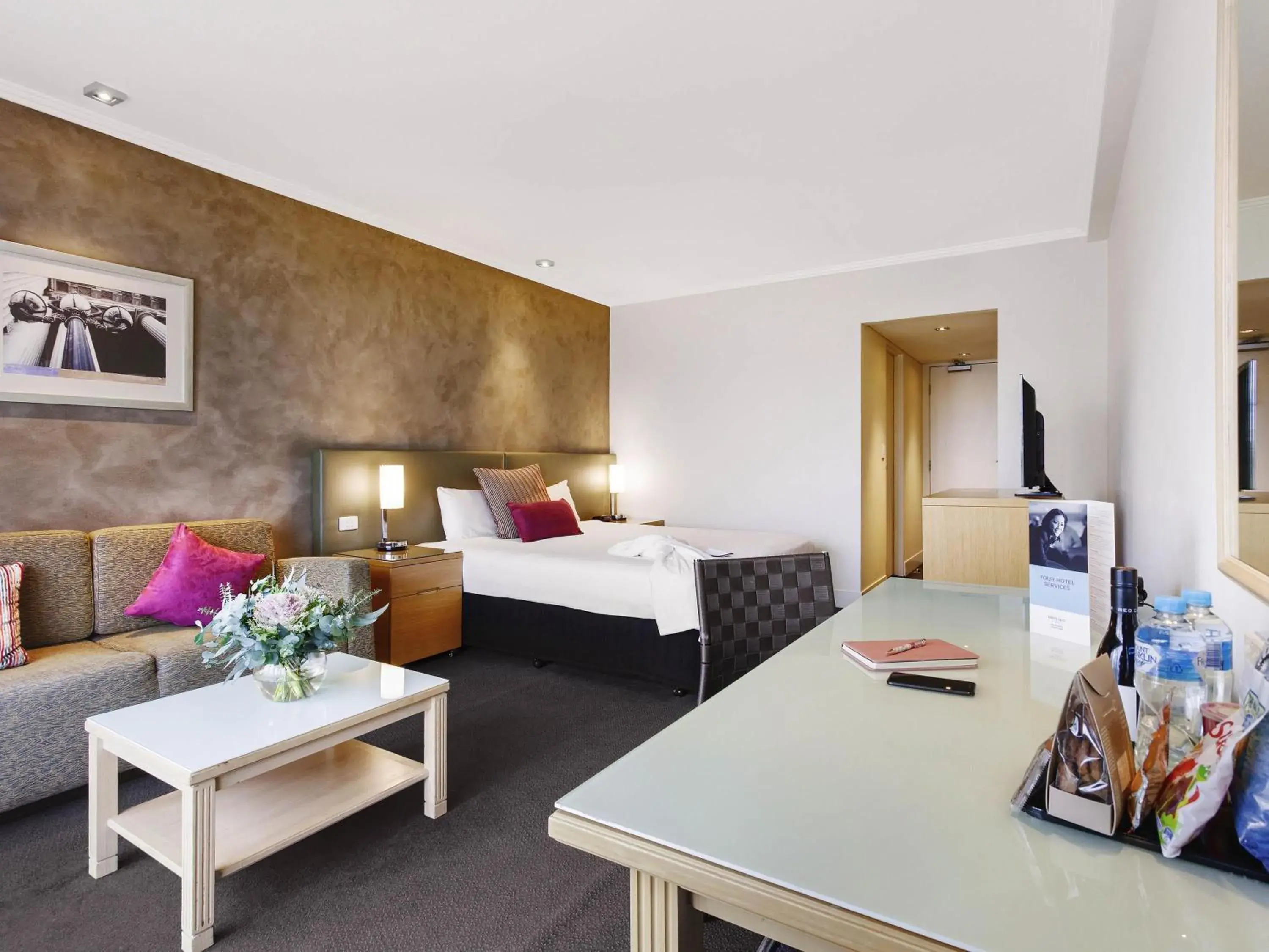 Bedroom, Bed in Mercure Melbourne Albert Park Bedroom, Bed in Mercure Melbourne Albert Park