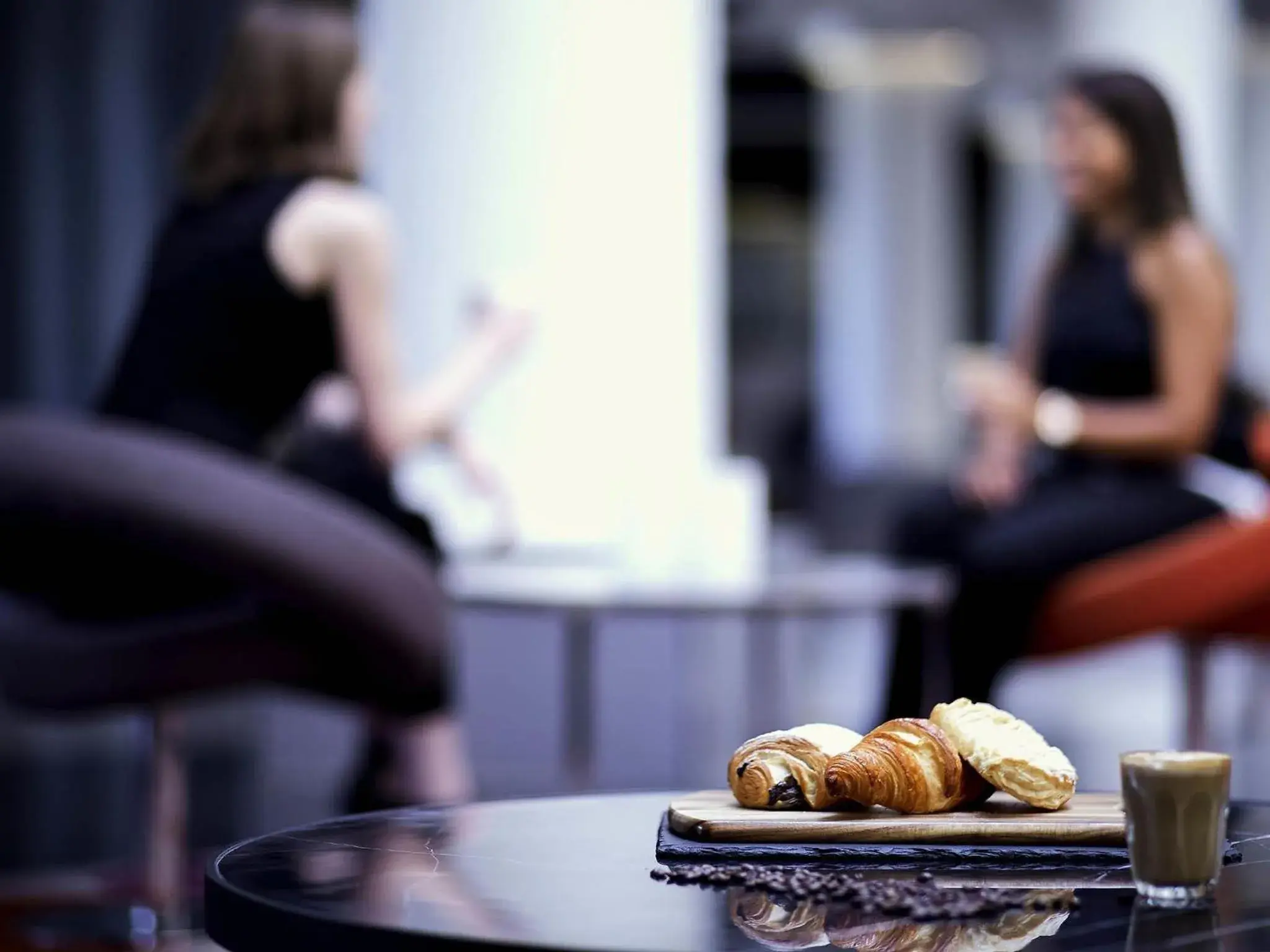 Lounge or bar in Mercure Melbourne Albert Park Lounge or bar in Mercure Melbourne Albert Park