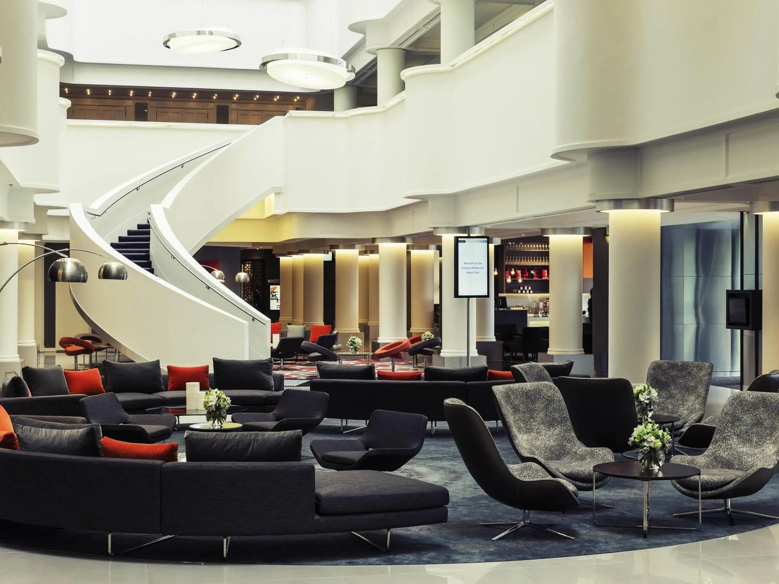 Property building in Mercure Melbourne Albert Park Property building in Mercure Melbourne Albert Park