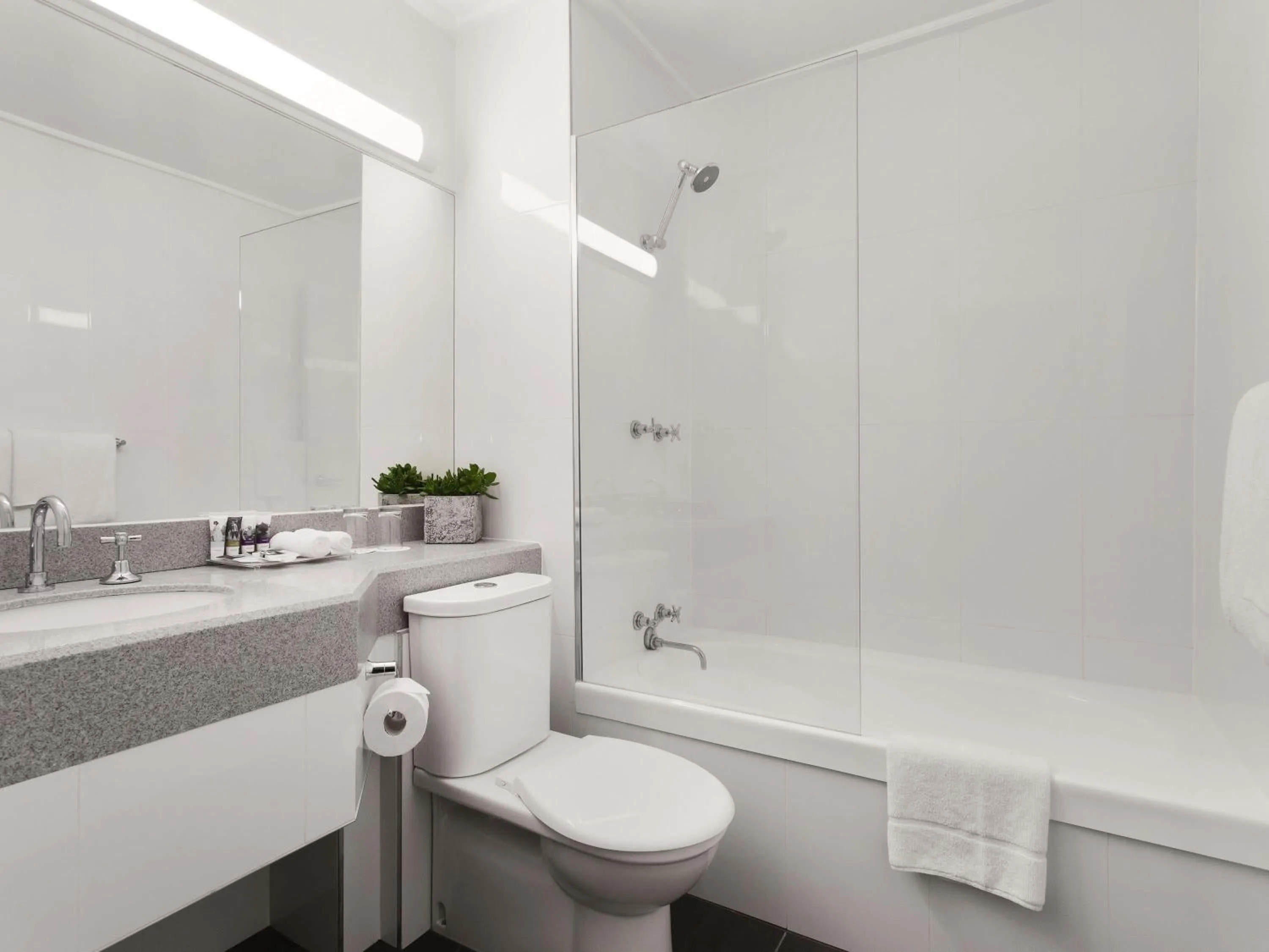 Bedroom in Mercure Melbourne Albert Park