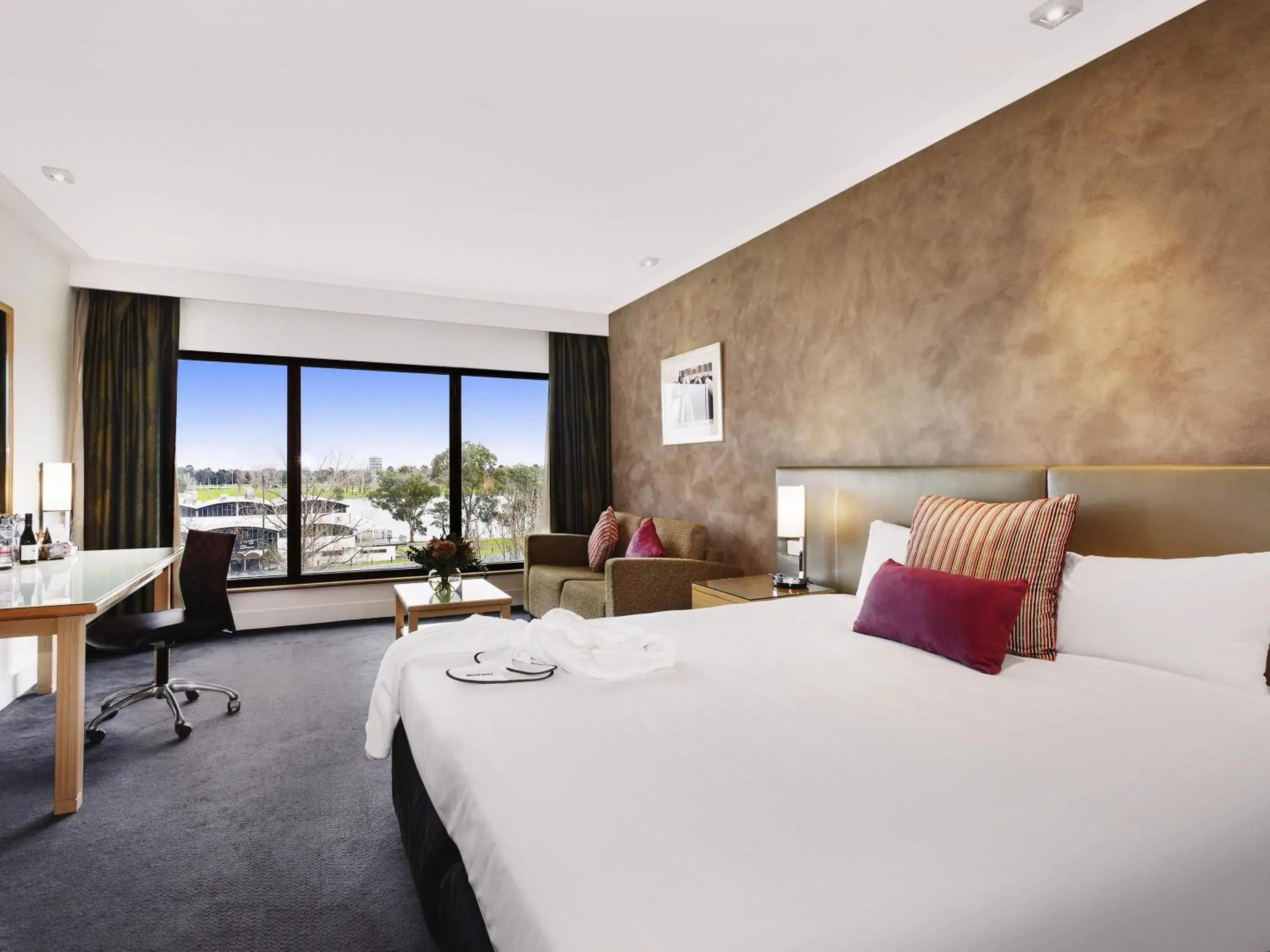 Bedroom, Bed in Mercure Melbourne Albert Park Bedroom, Bed in Mercure Melbourne Albert Park