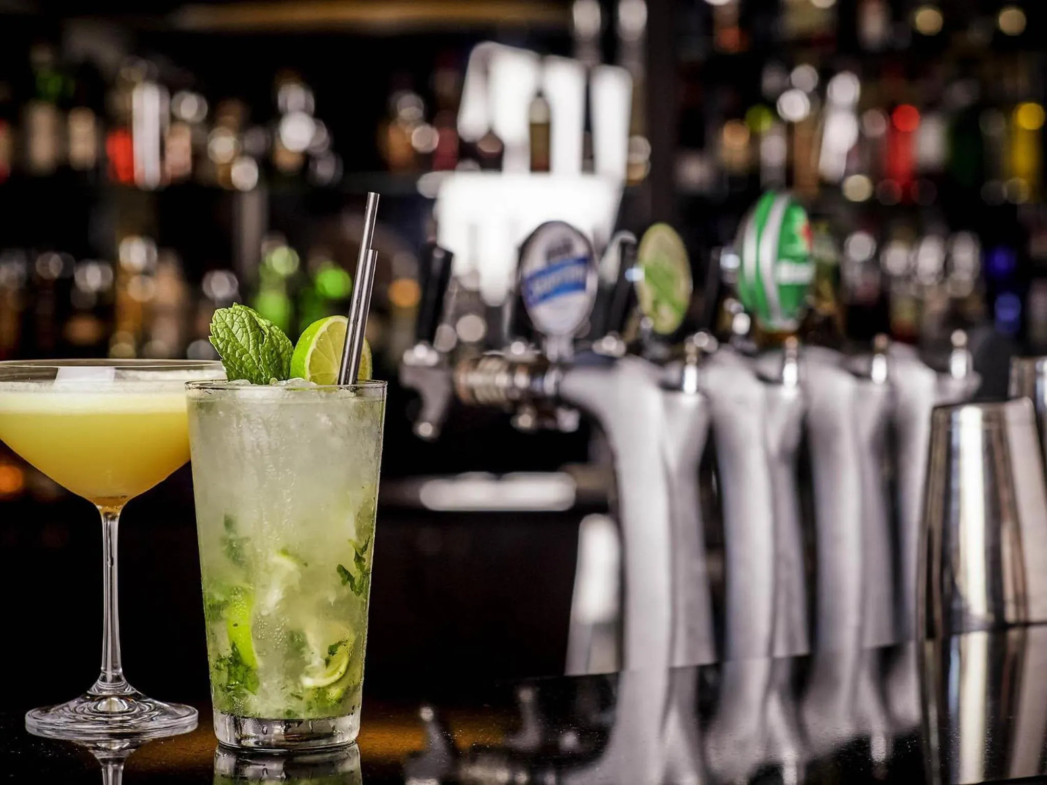 Lounge or bar in Mercure Melbourne Albert Park