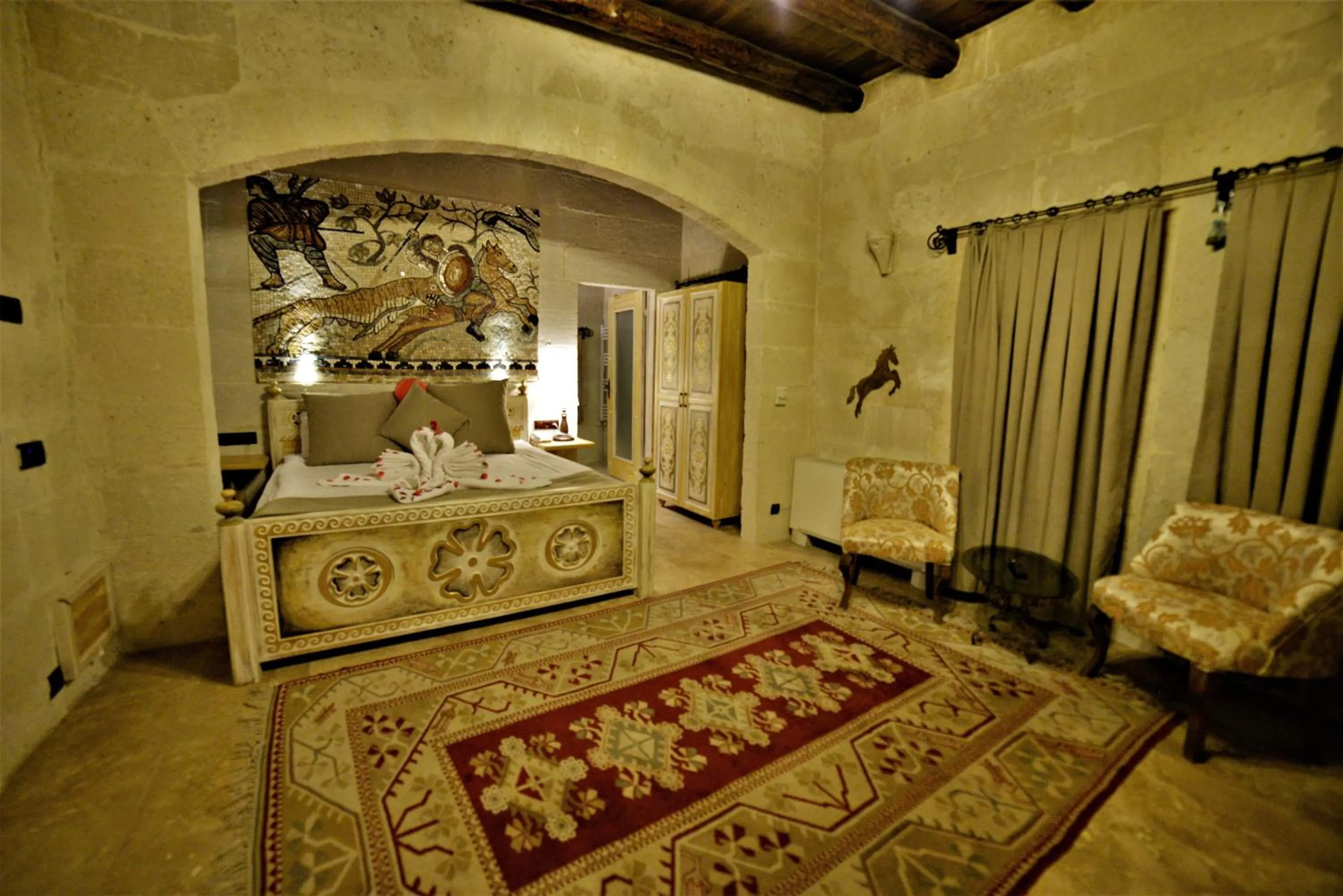 Bedroom, Bed in Caftan Cave Suites