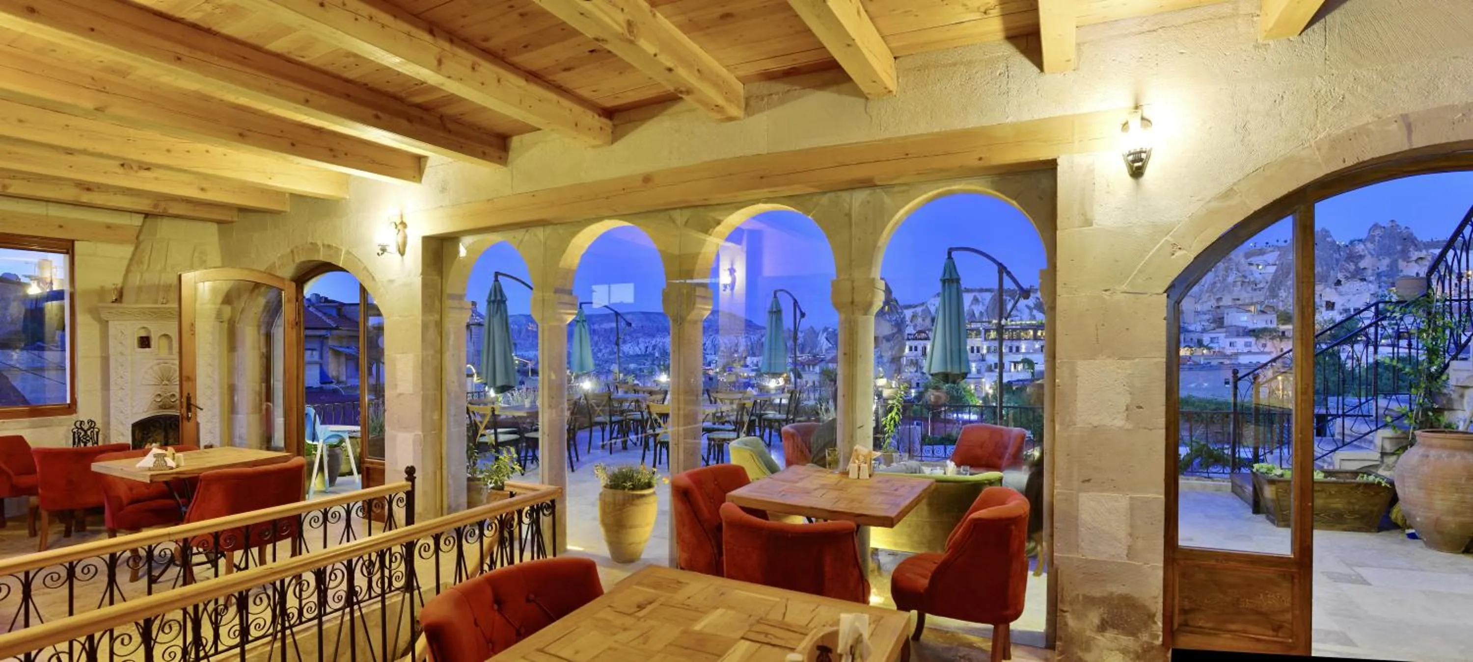 Restaurant/places to eat in Caftan Cave Suites