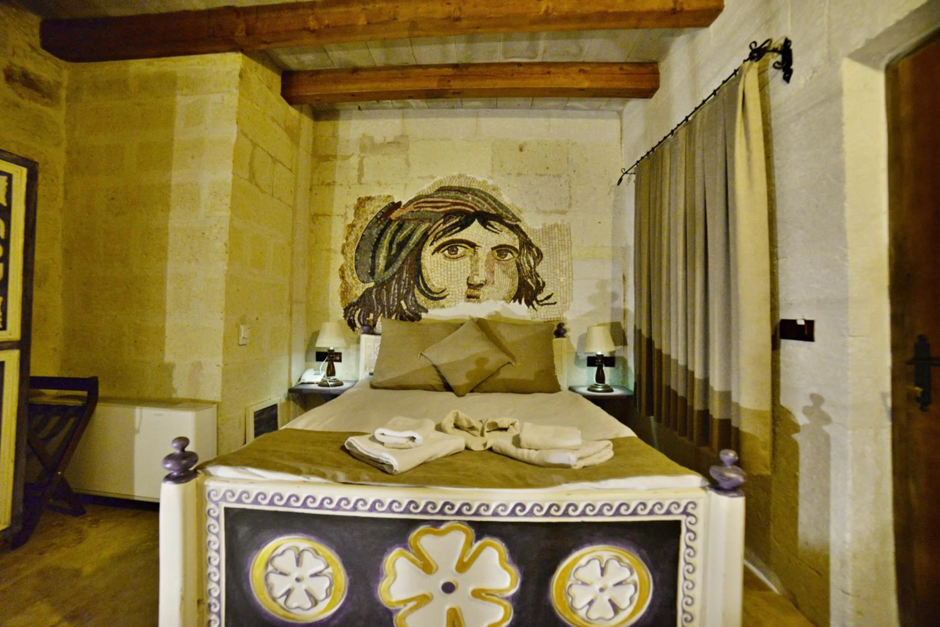Bedroom, Bed in Caftan Cave Suites