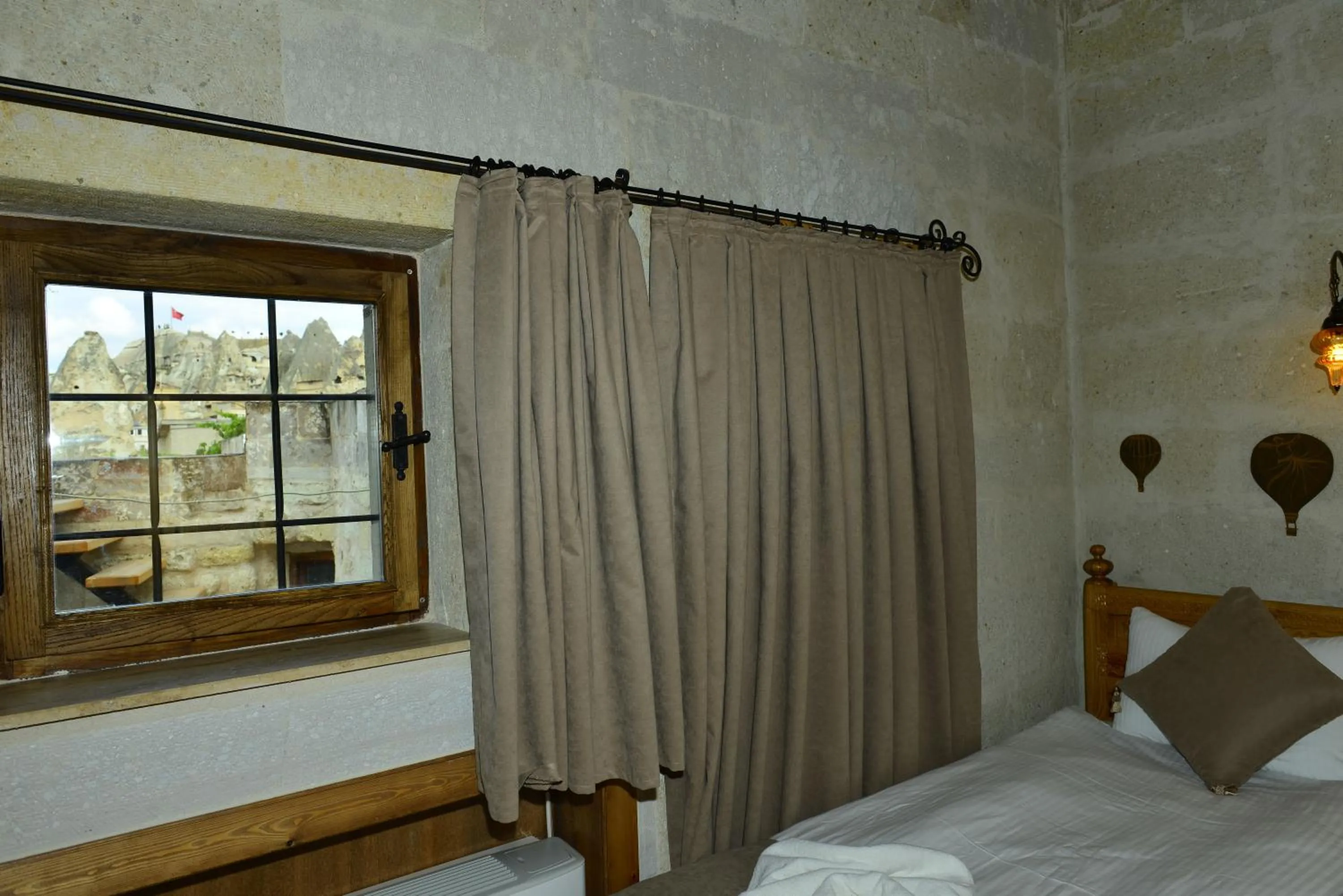 Nearby landmark, Bed in Caftan Cave Suites