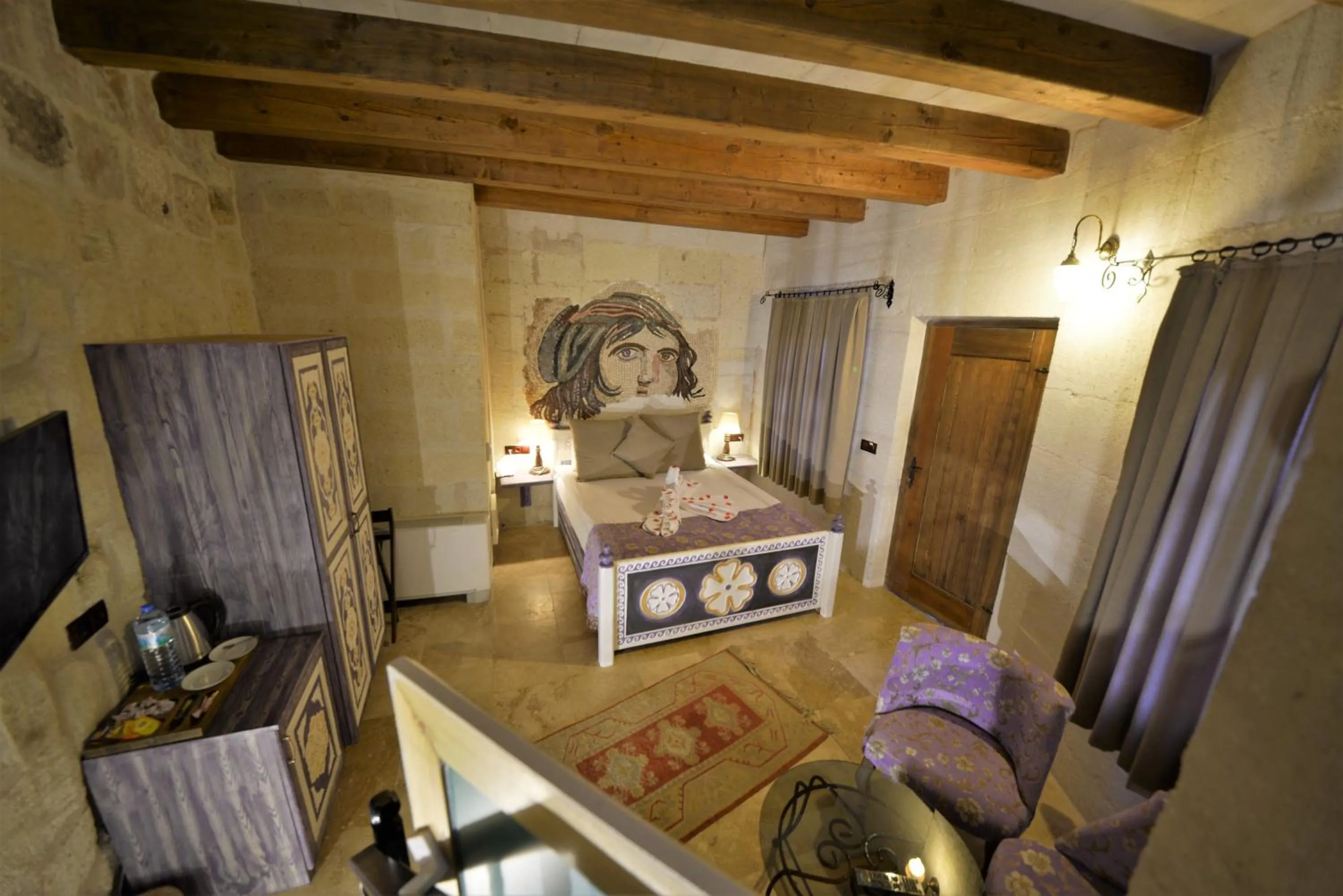 Bedroom, Bed in Caftan Cave Suites