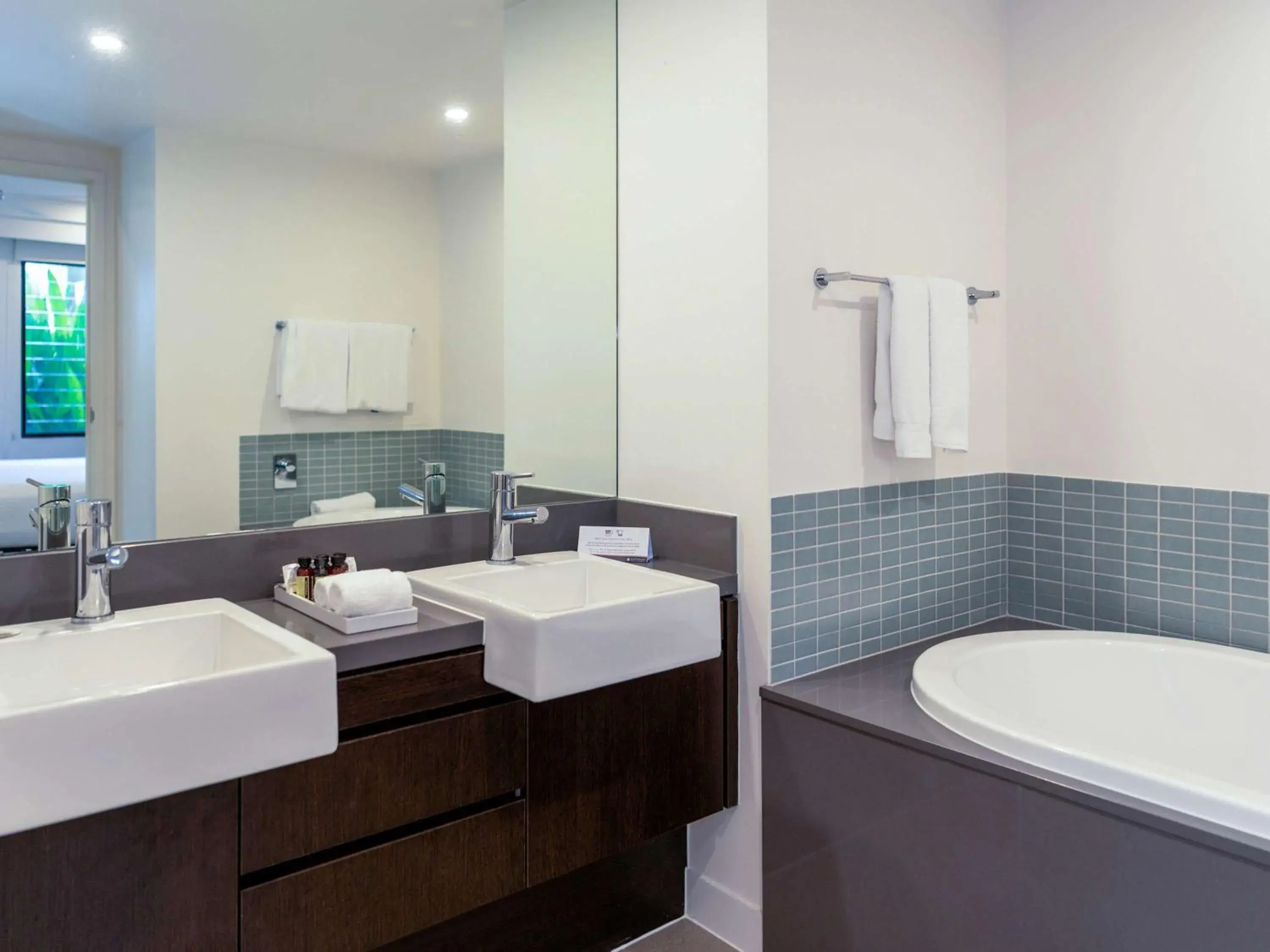 Bathroom in Pullman Port Douglas Sea Temple Resort and Spa Bathroom in Pullman Port Douglas Sea Temple Resort and Spa