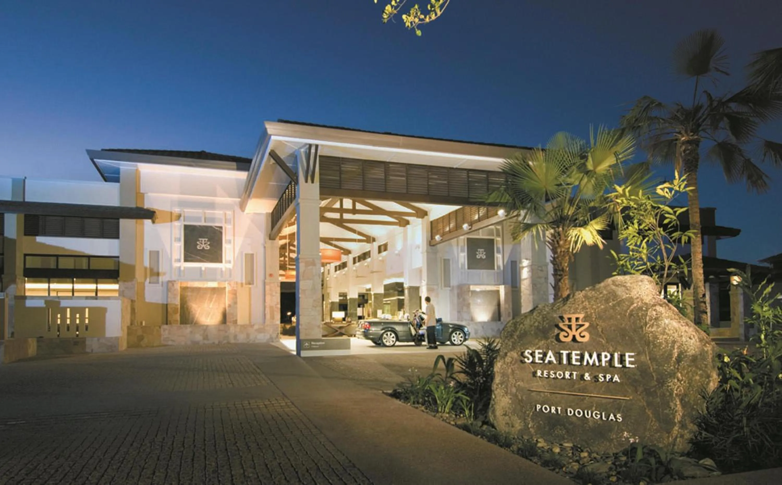 Property building in Pullman Port Douglas Sea Temple Resort and Spa