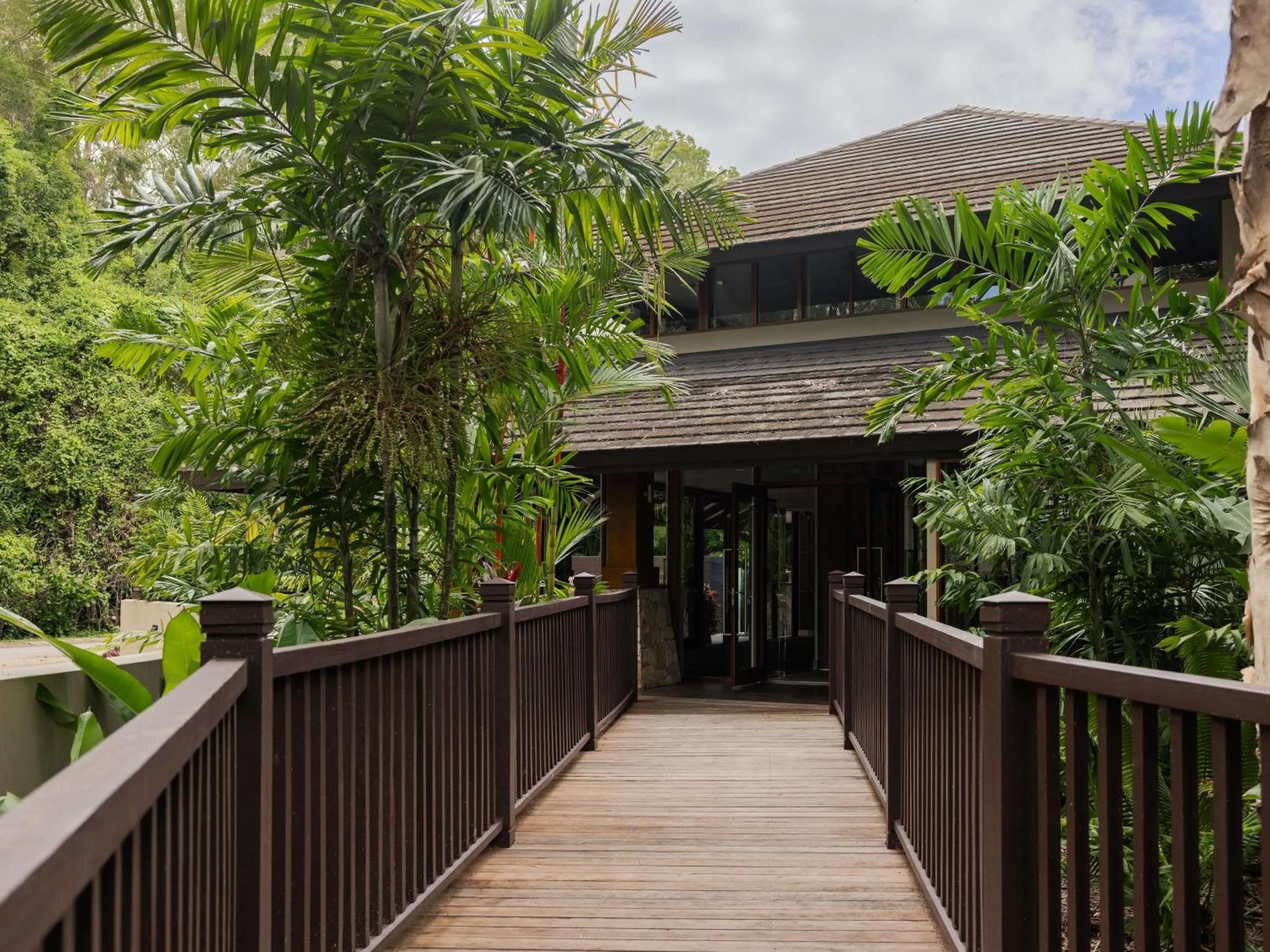 Meeting/conference room in Pullman Palm Cove Sea Temple Resort & Spa