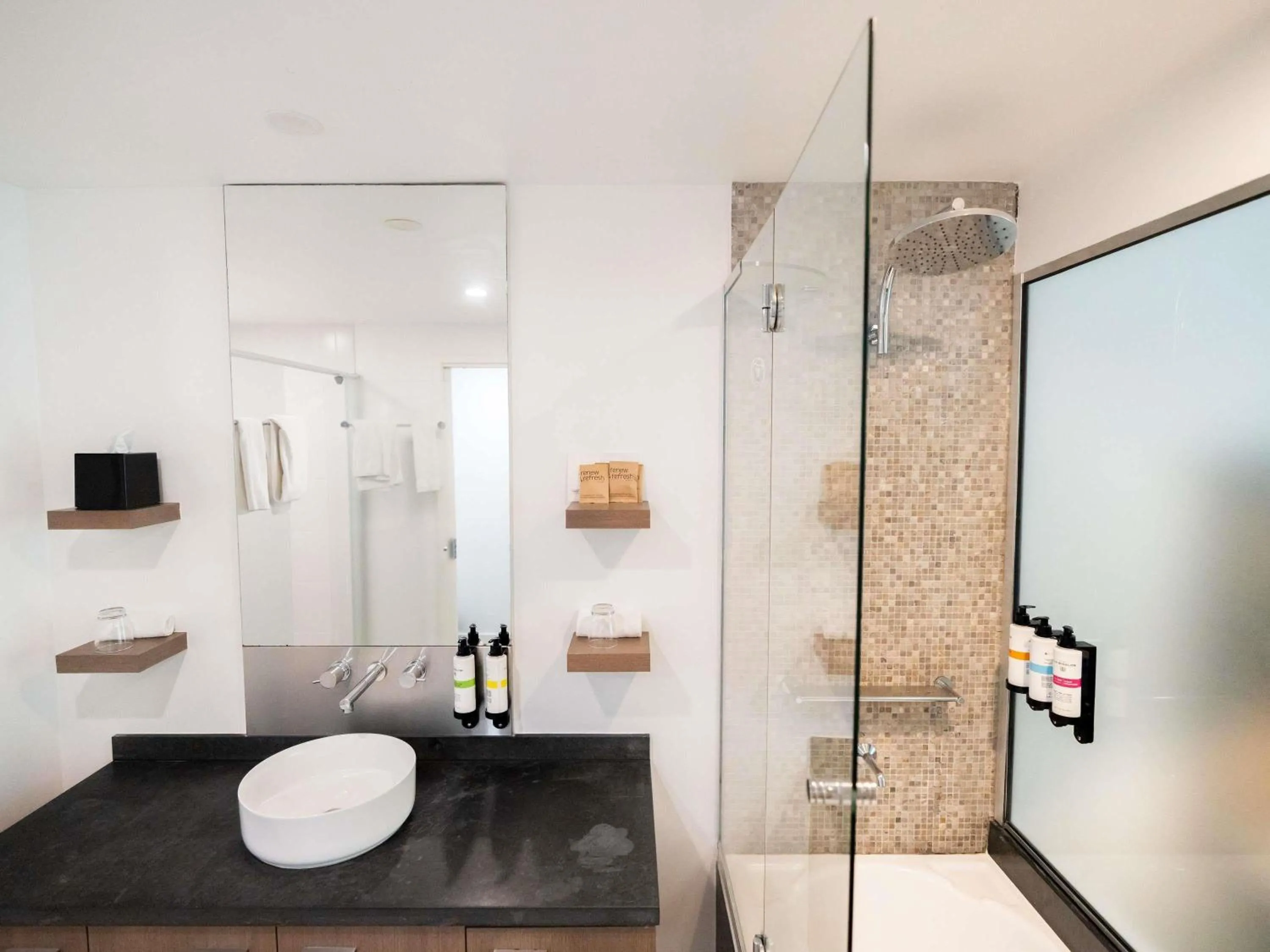 Bedroom in Pullman Palm Cove Sea Temple Resort & Spa