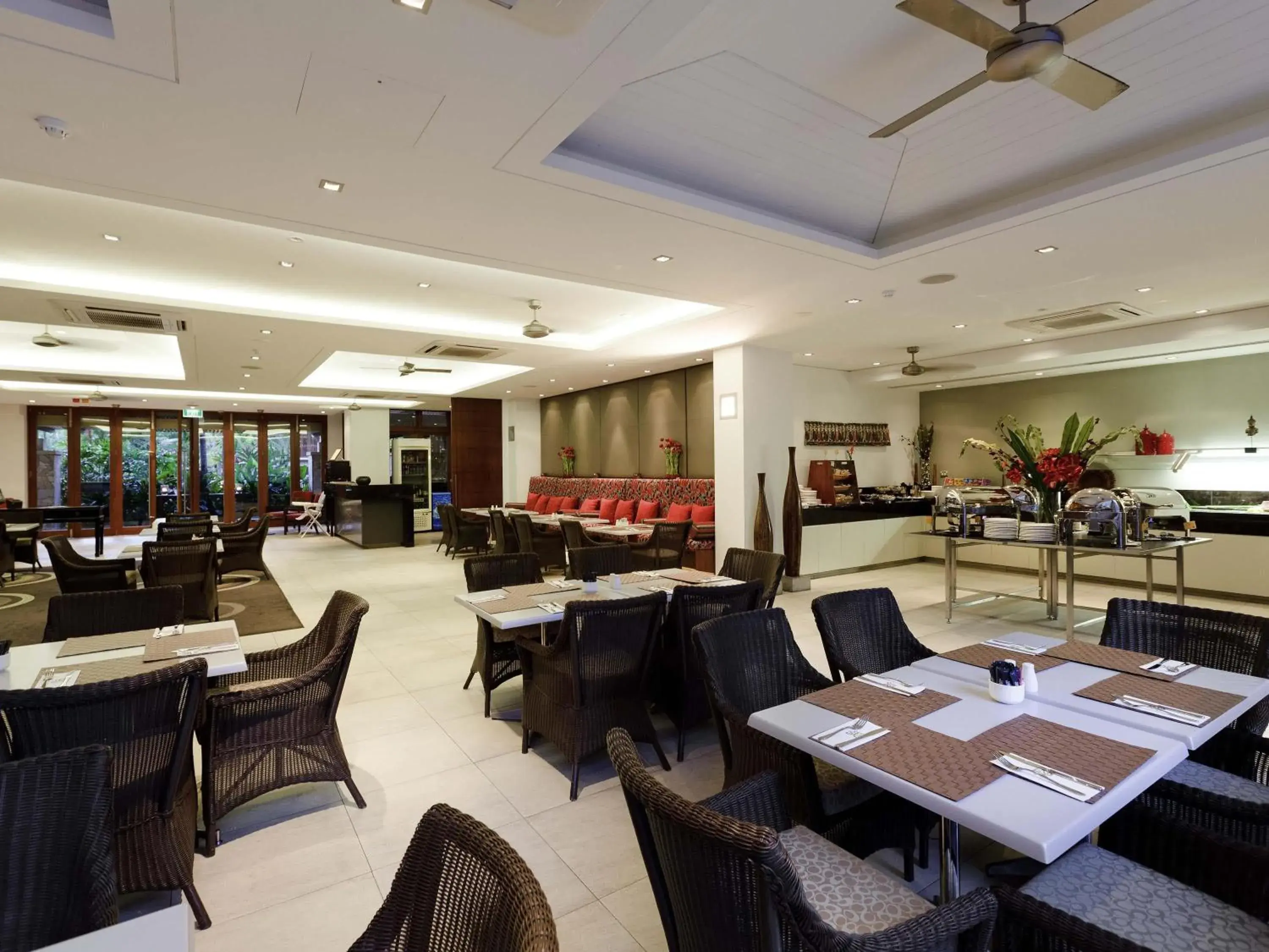 Restaurant/places to eat in Pullman Palm Cove Sea Temple Resort & Spa Restaurant/places to eat in Pullman Palm Cove Sea Temple Resort & Spa