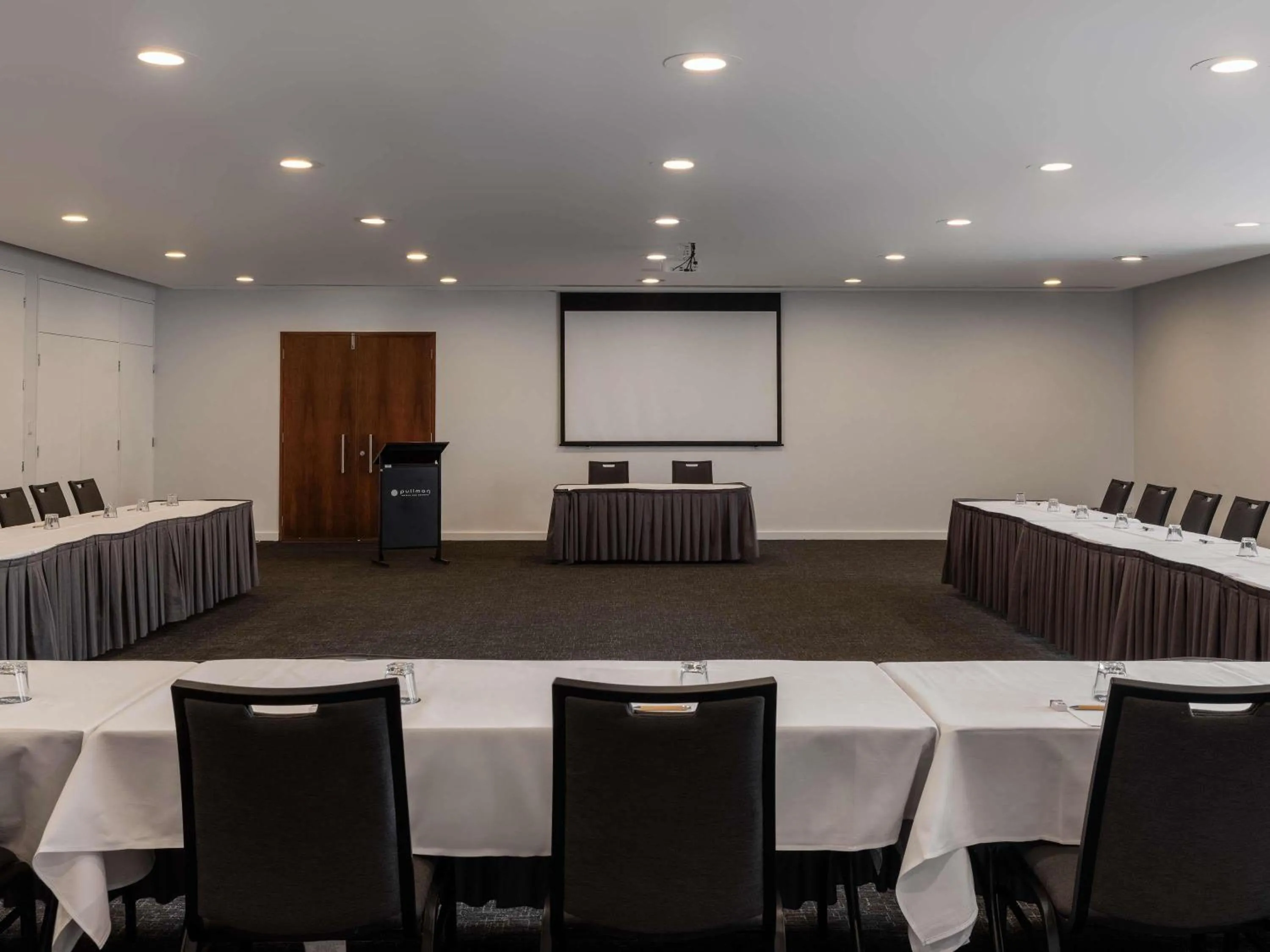 Meeting/conference room in Pullman Palm Cove Sea Temple Resort & Spa