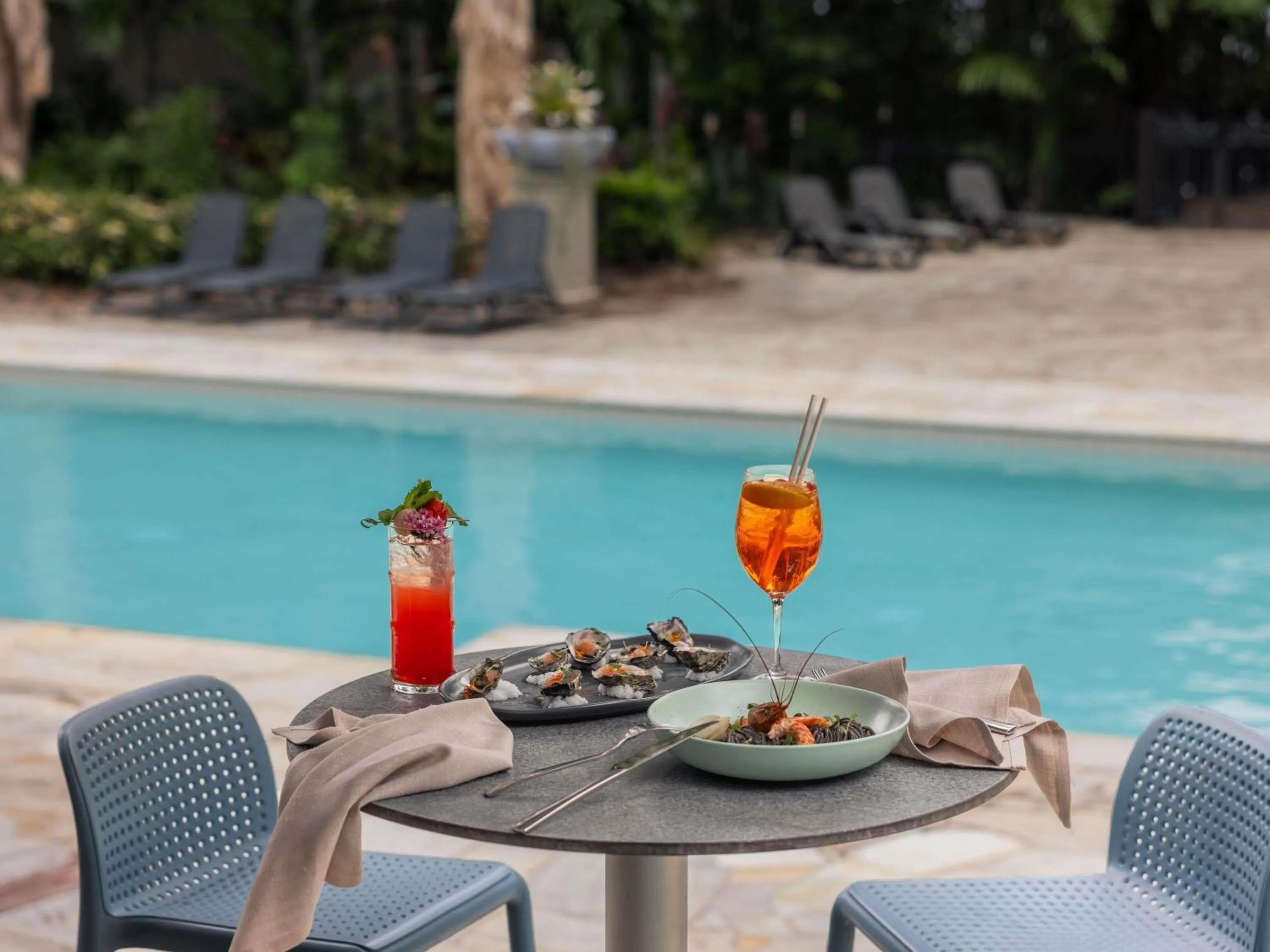 Property building in Pullman Palm Cove Sea Temple Resort & Spa