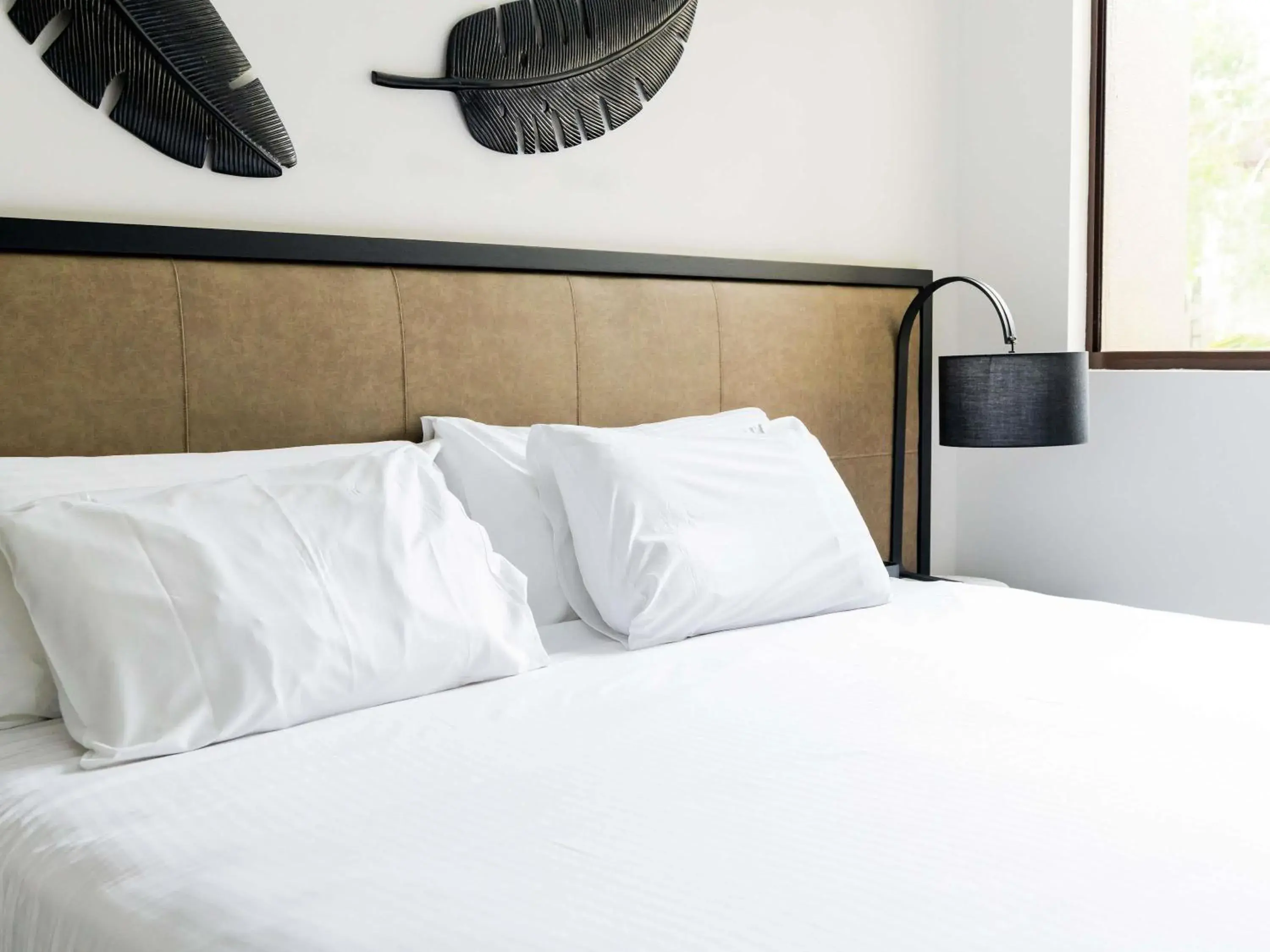 Bedroom, Bed in Pullman Palm Cove Sea Temple Resort & Spa Bedroom, Bed in Pullman Palm Cove Sea Temple Resort & Spa