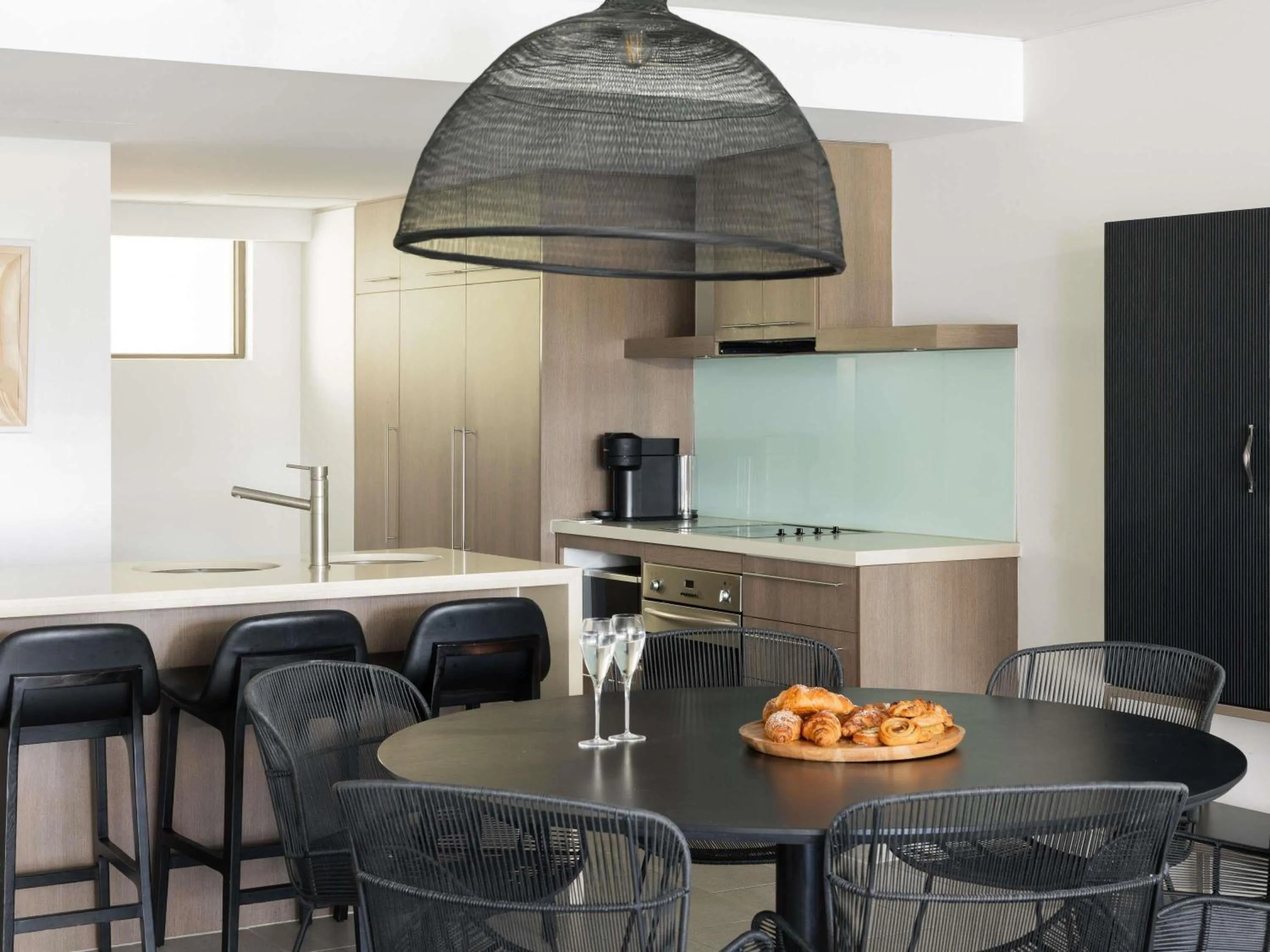 Bedroom in Pullman Palm Cove Sea Temple Resort & Spa