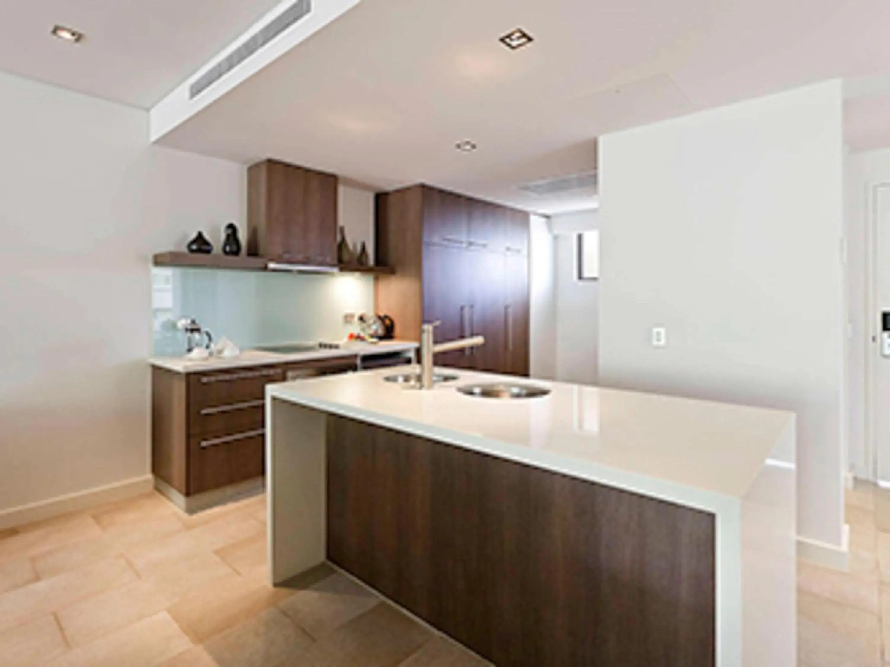 Bedroom in Pullman Palm Cove Sea Temple Resort & Spa Bedroom in Pullman Palm Cove Sea Temple Resort & Spa