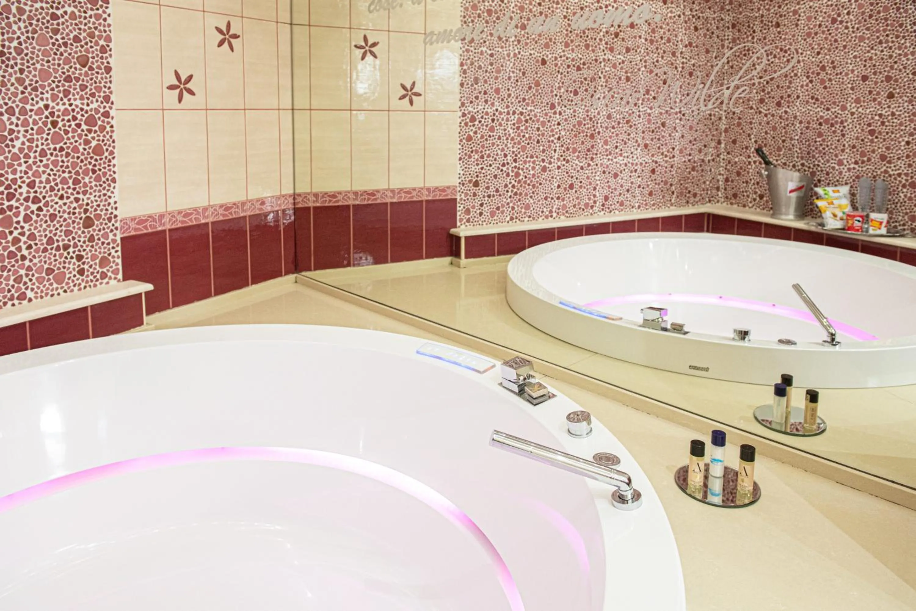 Hot Tub in Hotel Bellavista