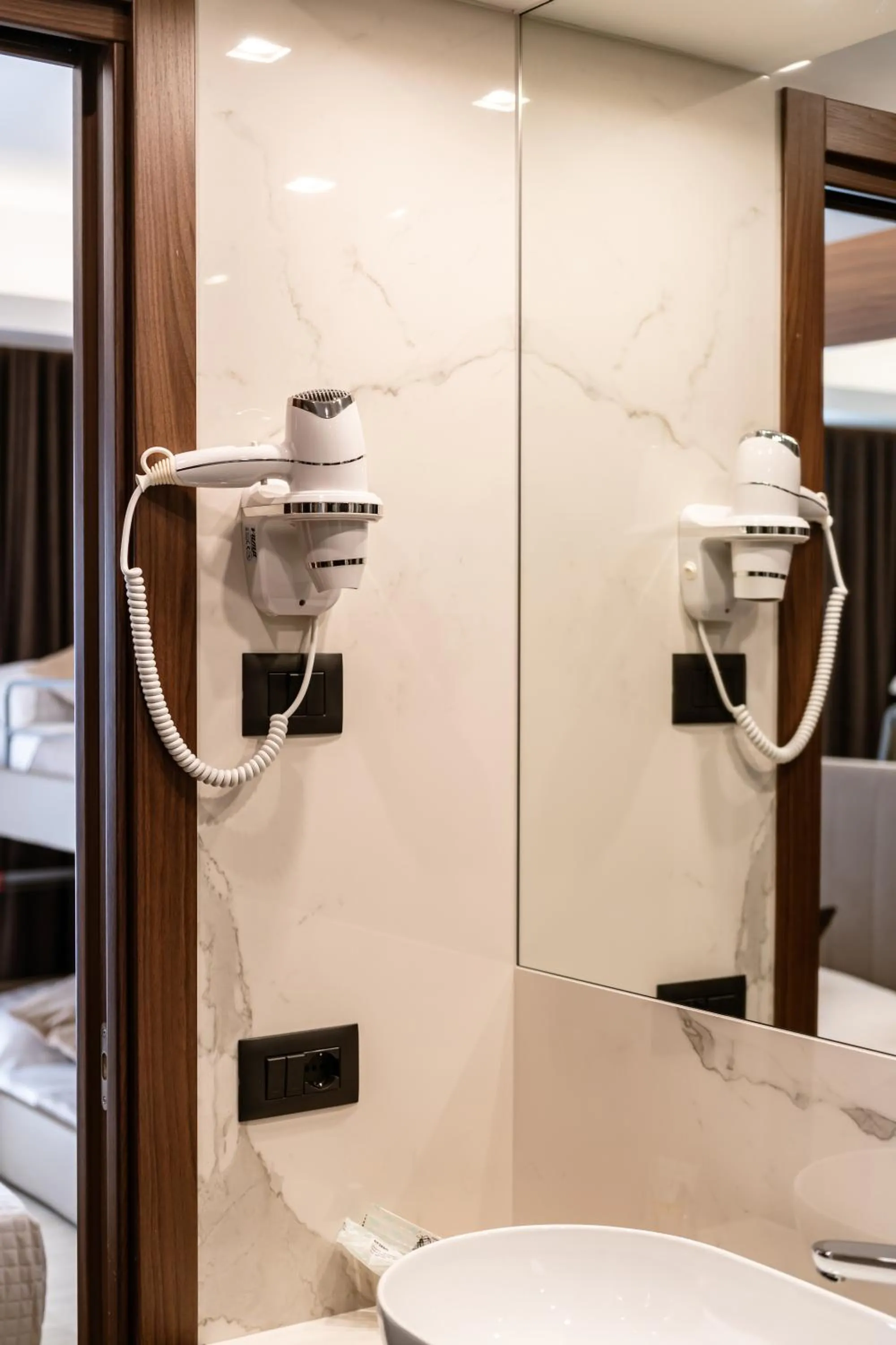 Bathroom, Bed in Hotel Bellavista