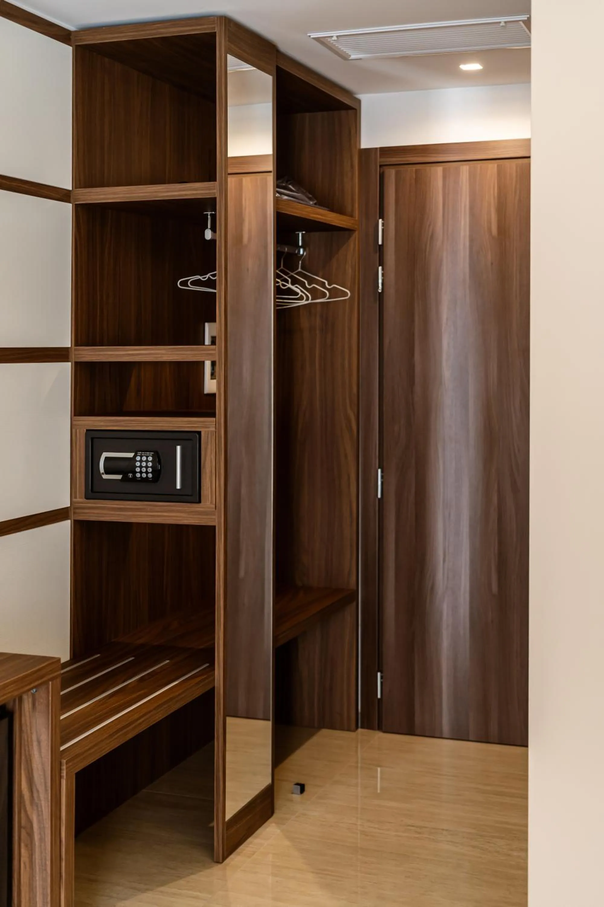 wardrobe in Hotel Bellavista