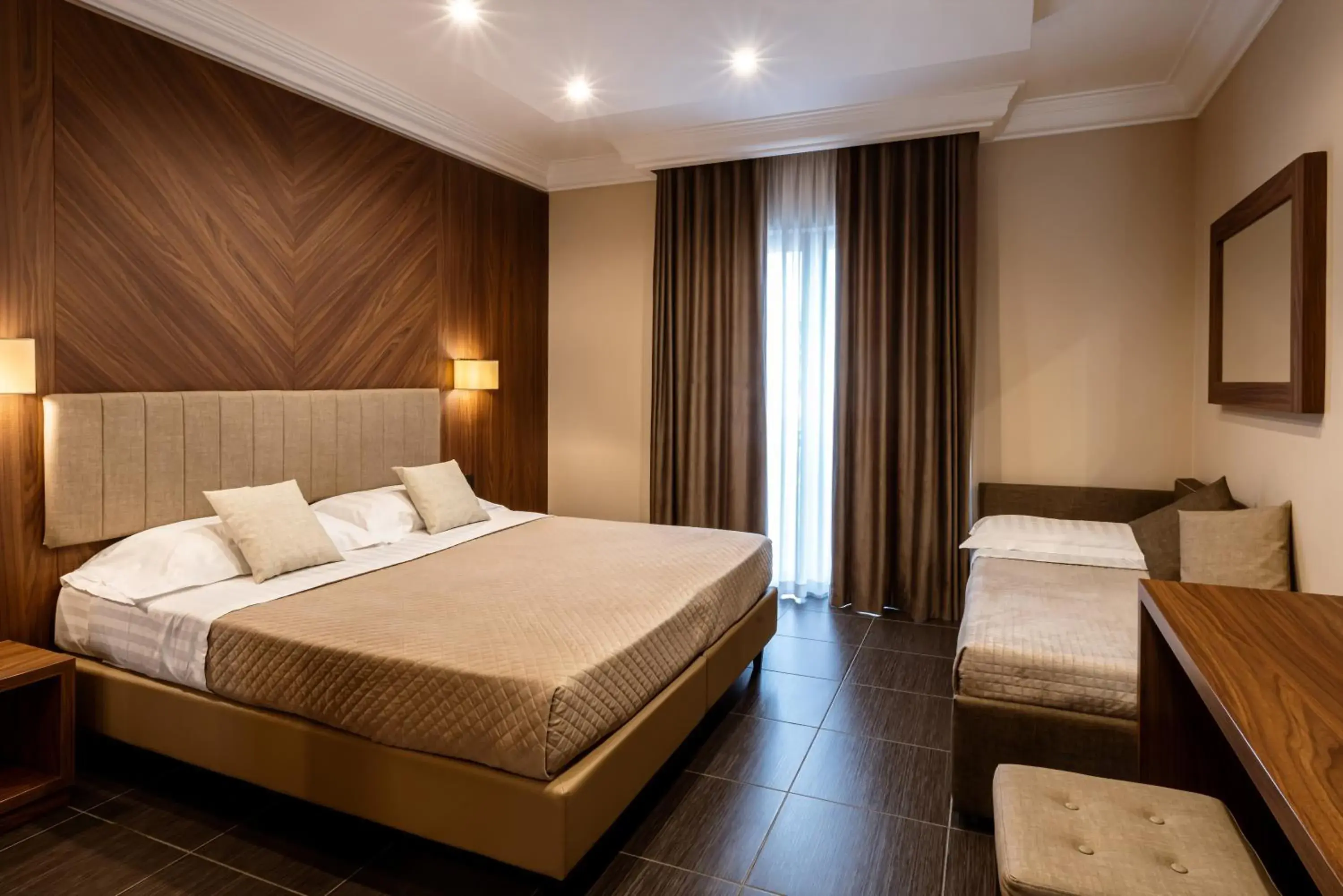 Deluxe Triple Room in Hotel Bellavista Deluxe Triple Room in Hotel Bellavista