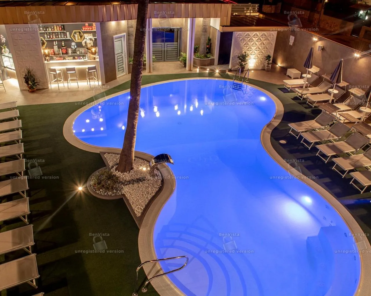 Swimming pool in Hotel Bellavista