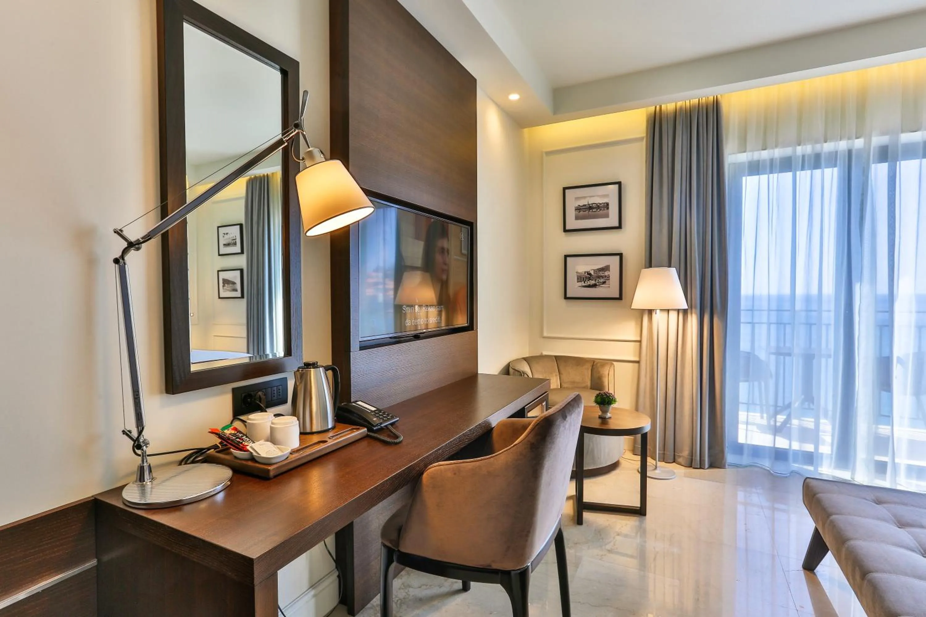 TV and multimedia in Hotel California by Aycon