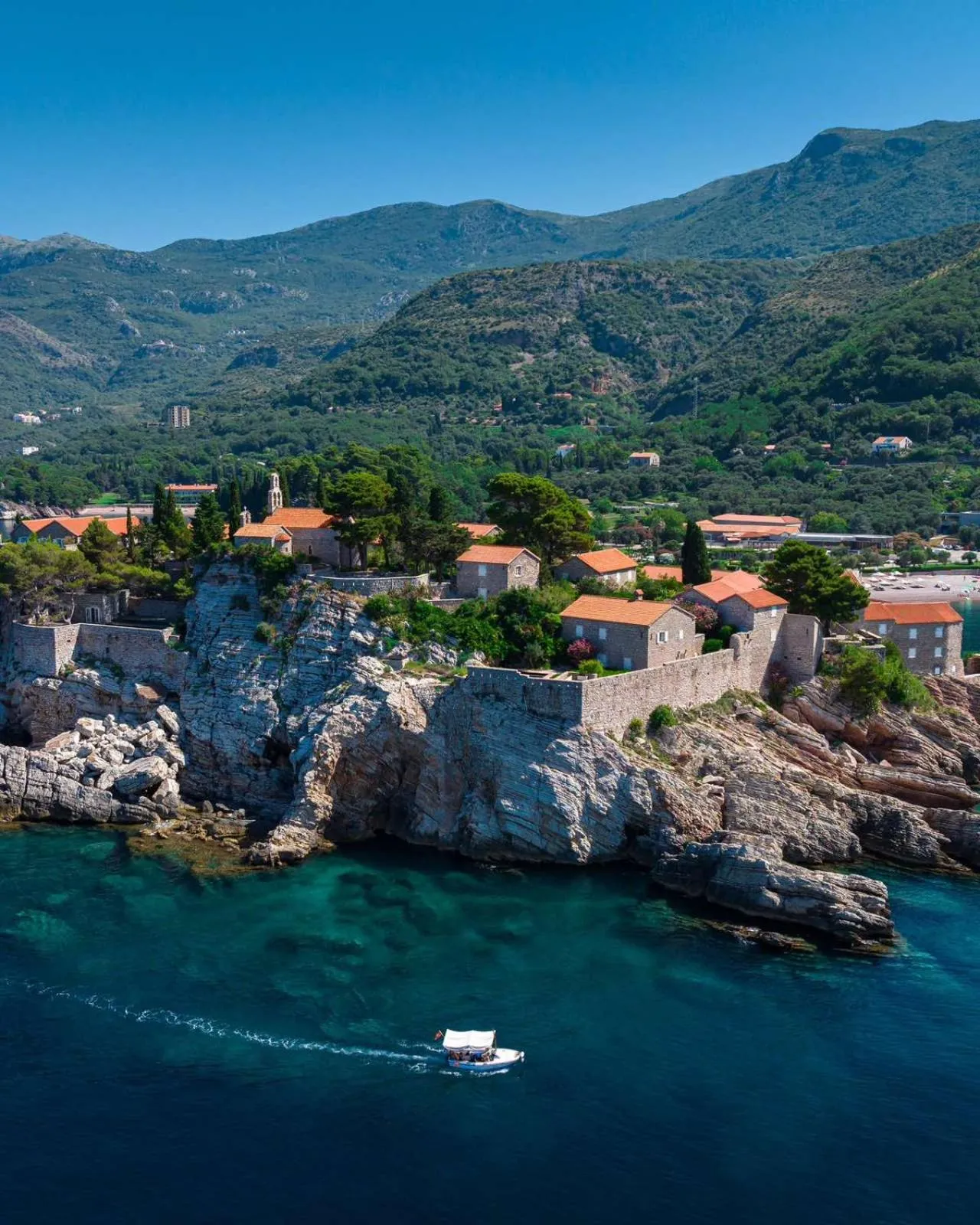 Property building in Hotel California by Aycon