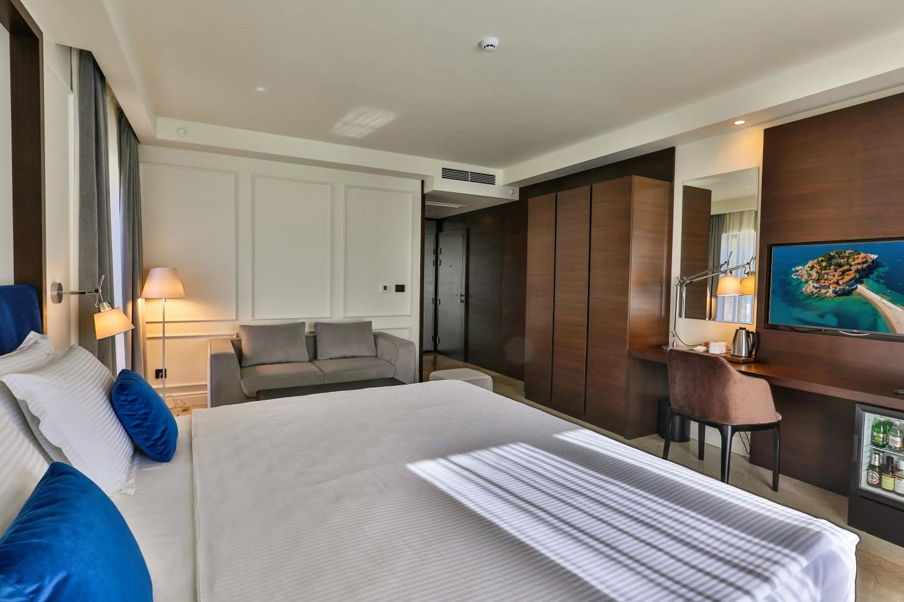 TV and multimedia, Bed in Hotel California by Aycon