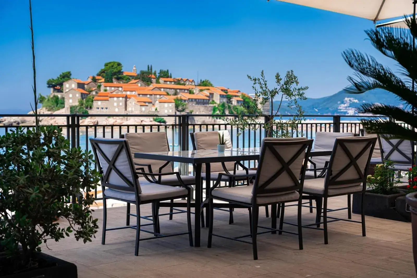 Restaurant/places to eat in Hotel California by Aycon Restaurant/places to eat in Hotel California by Aycon