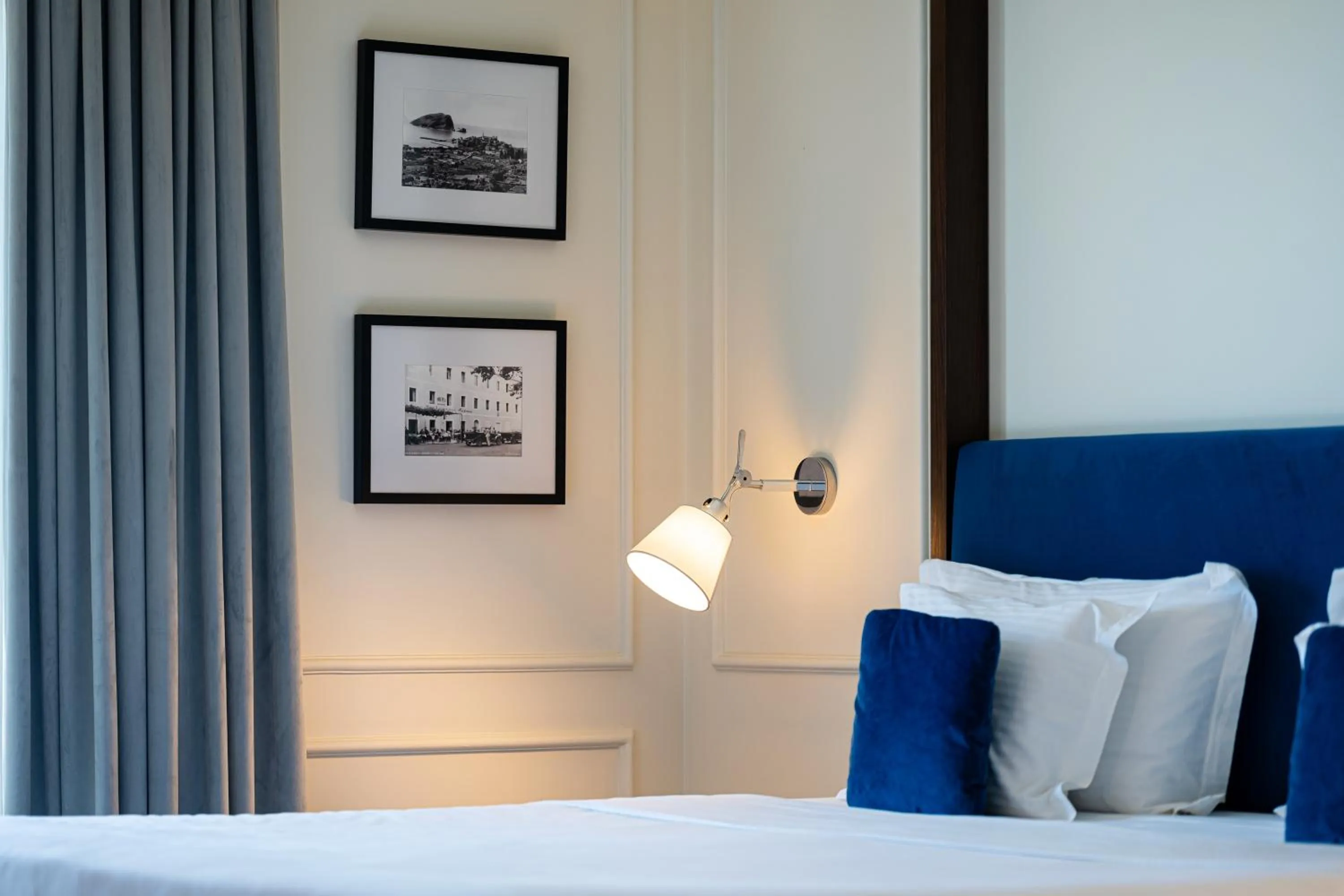 Photo of the whole room, Bed in Hotel California by Aycon