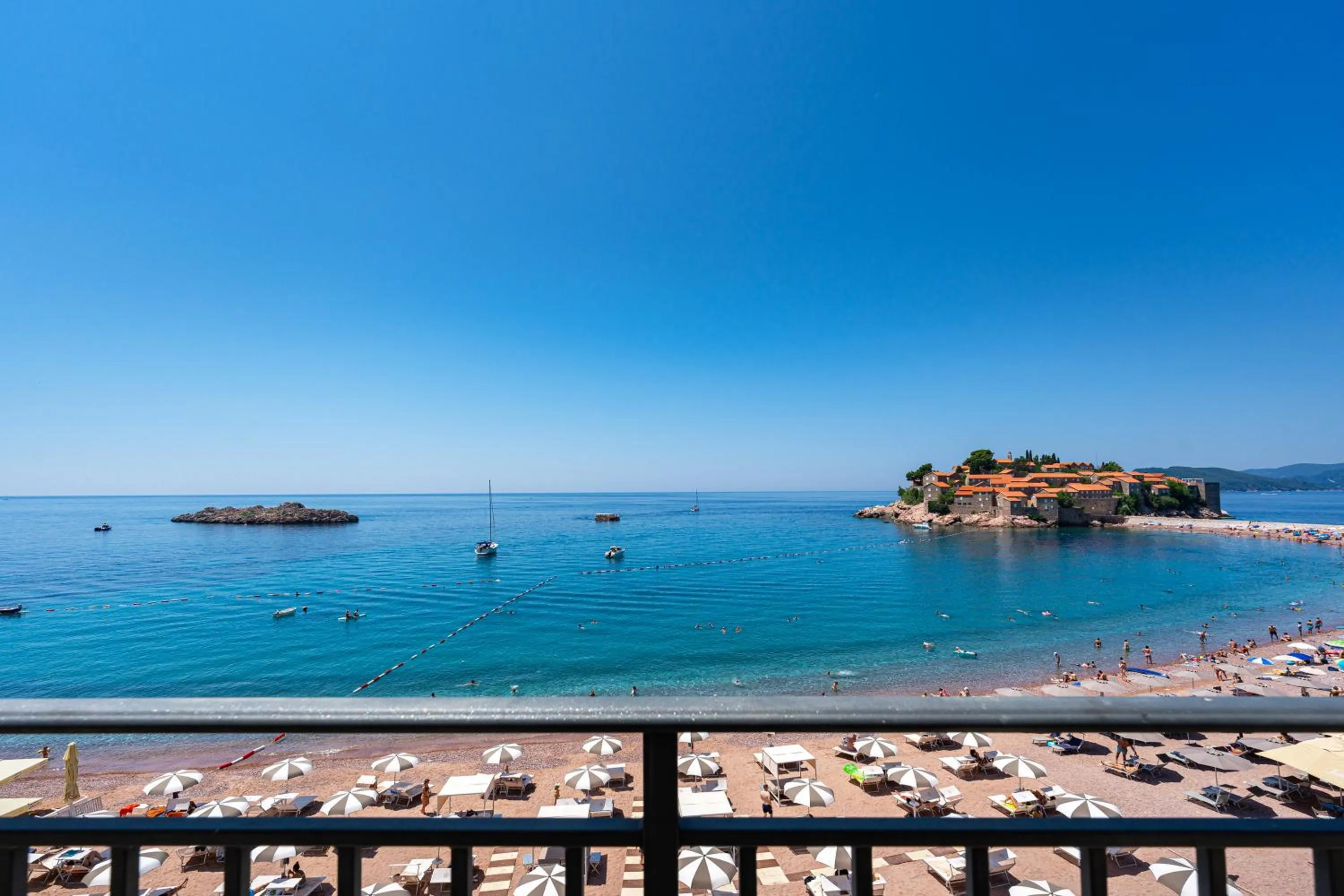 Sea view in Hotel California by Aycon