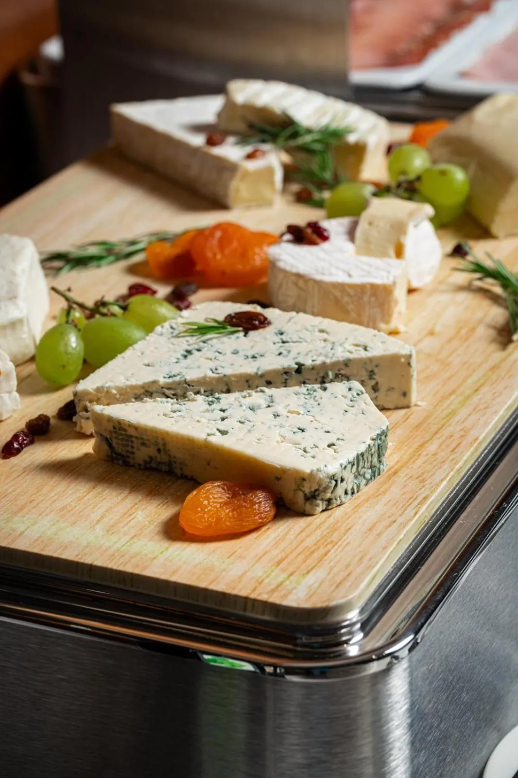 Breakfast in Hotel California by Aycon