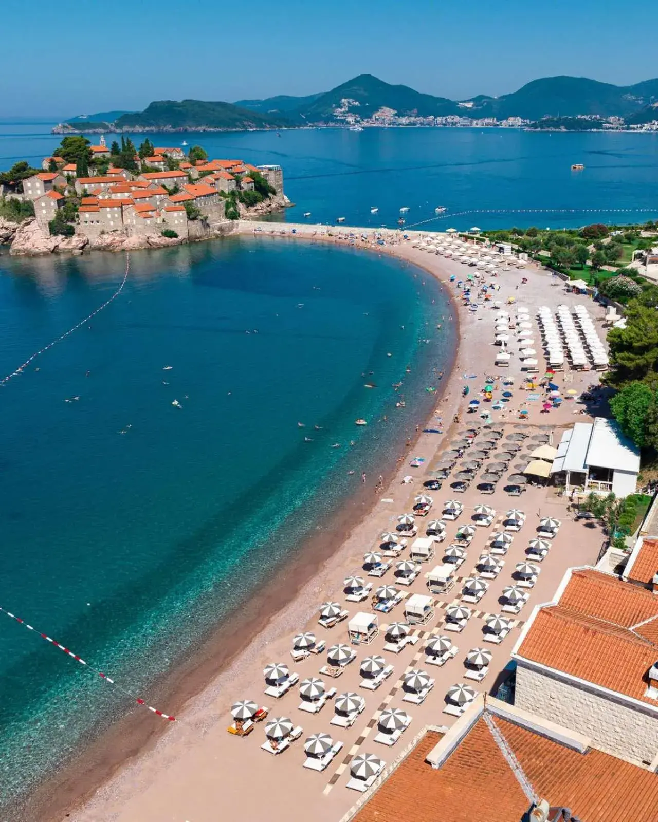 Property building in Hotel California by Aycon Property building in Hotel California by Aycon