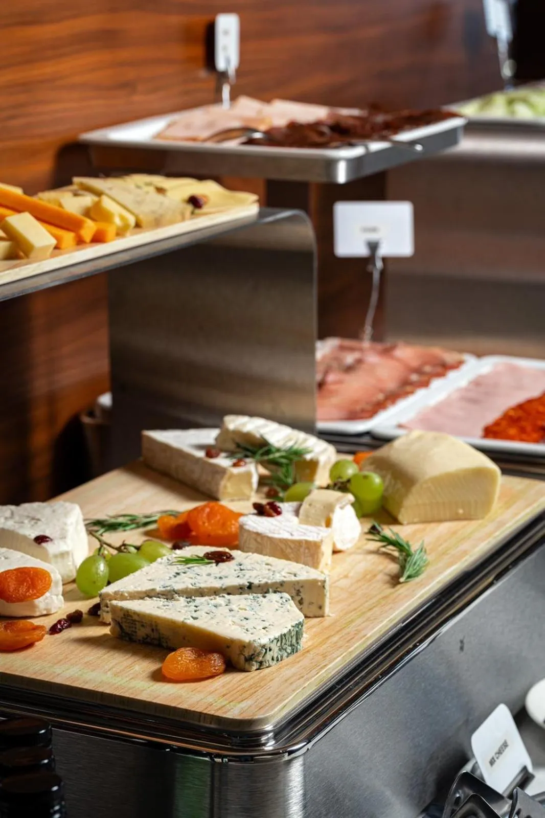 Breakfast in Hotel California by Aycon