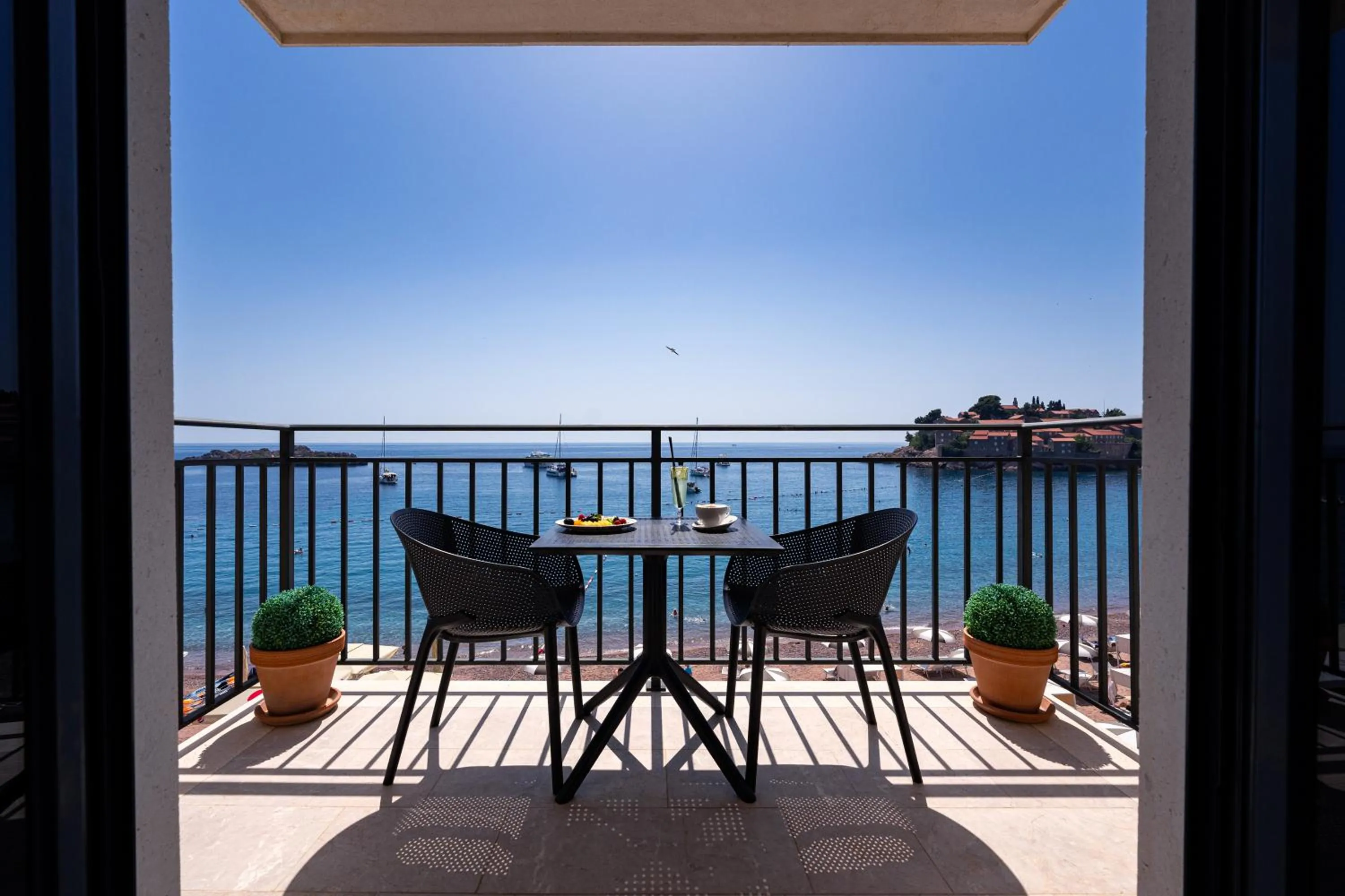 Balcony/Terrace in Hotel California by Aycon