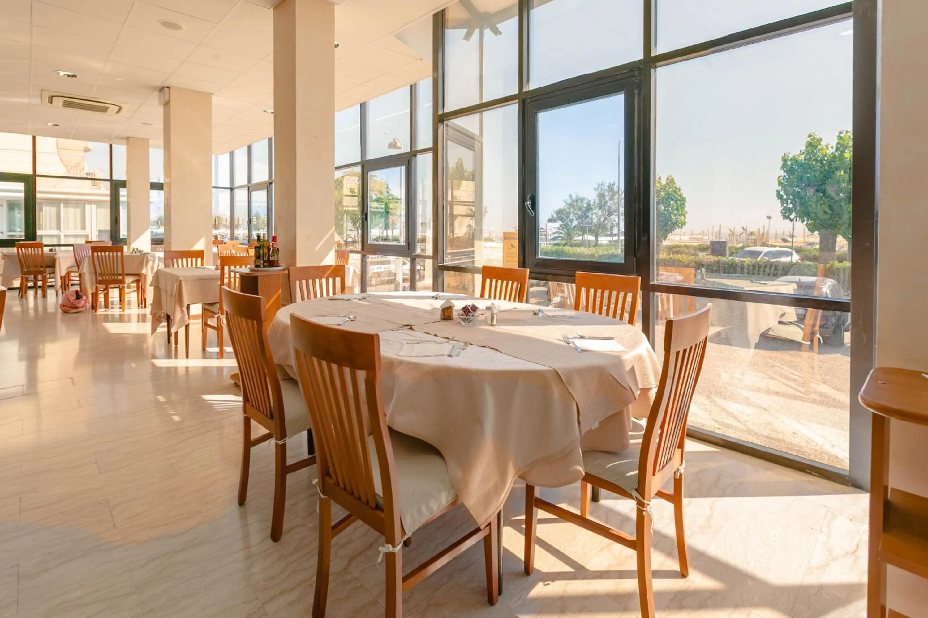 Breakfast in Hotel Atlas