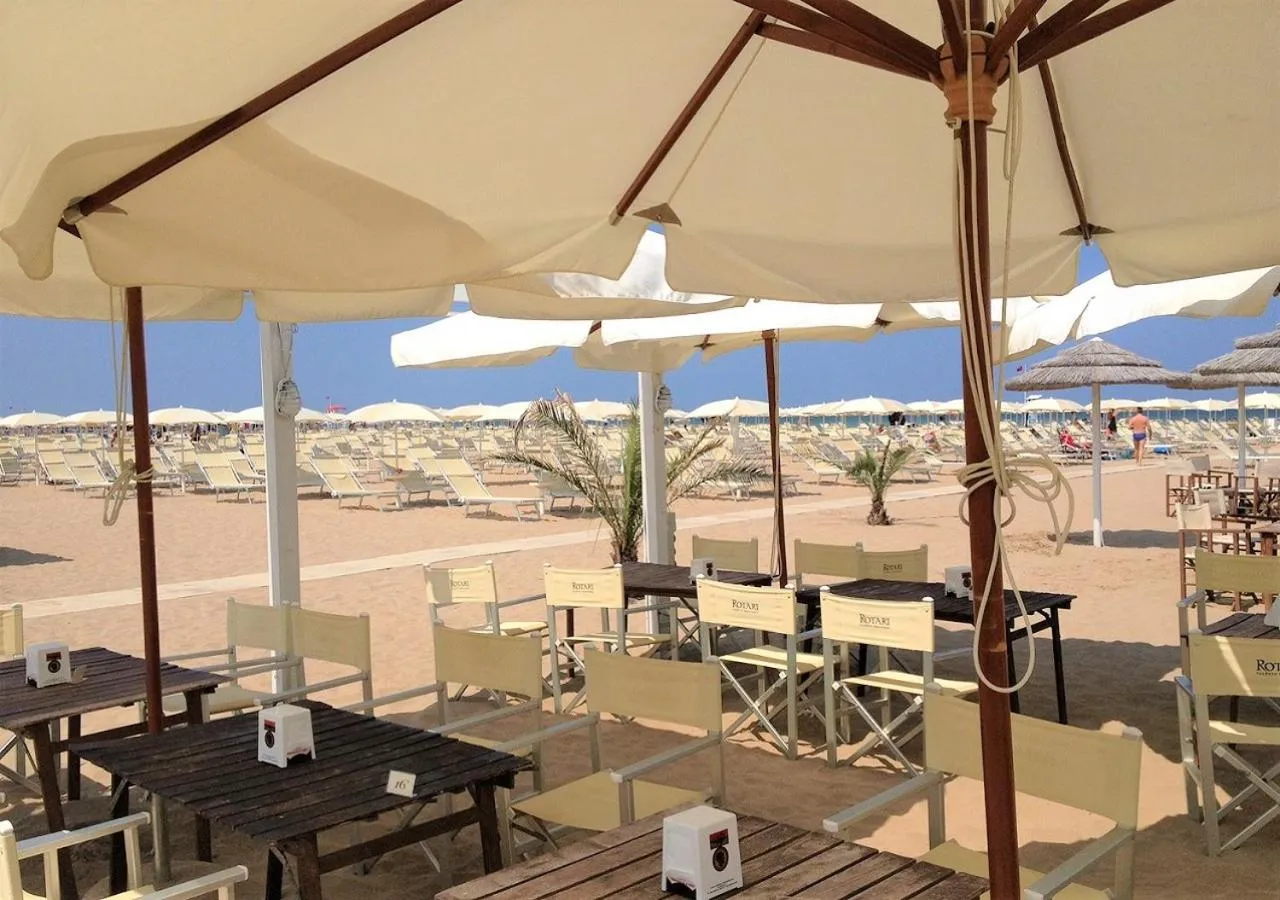 Restaurant/places to eat in Hotel Atlas