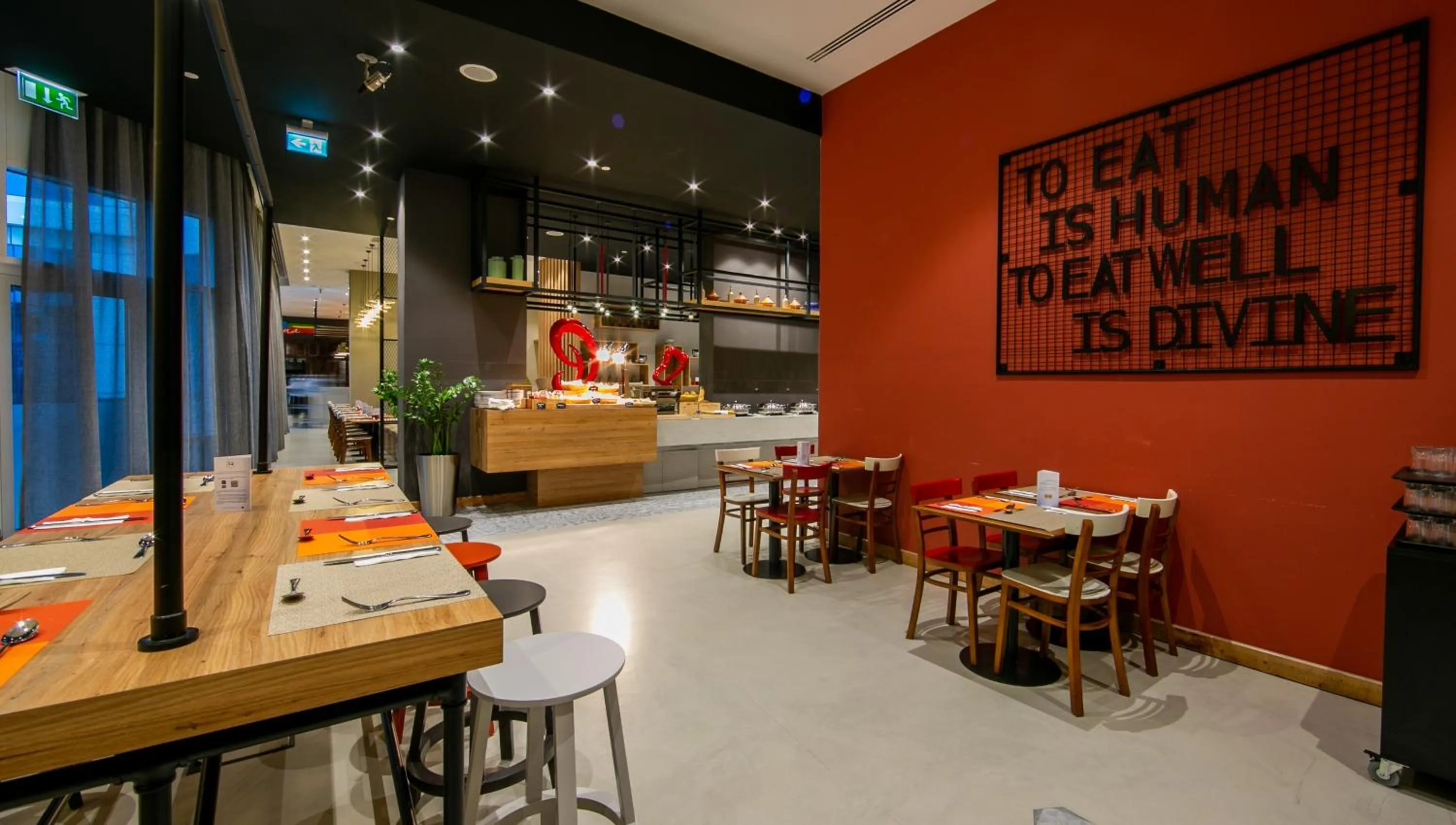 Restaurant/places to eat in Ibis Al Barsha