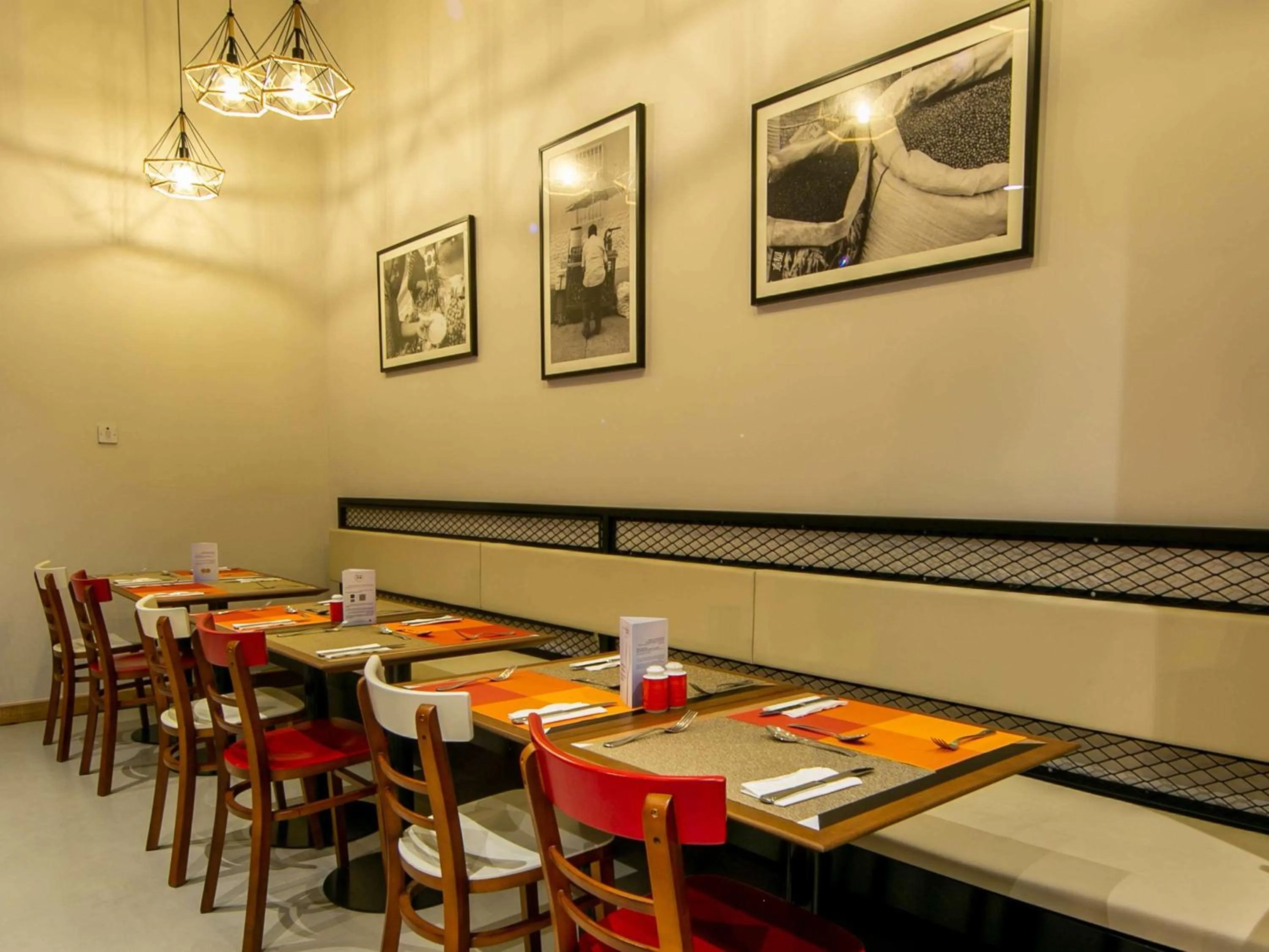 Restaurant/places to eat in Ibis Al Barsha